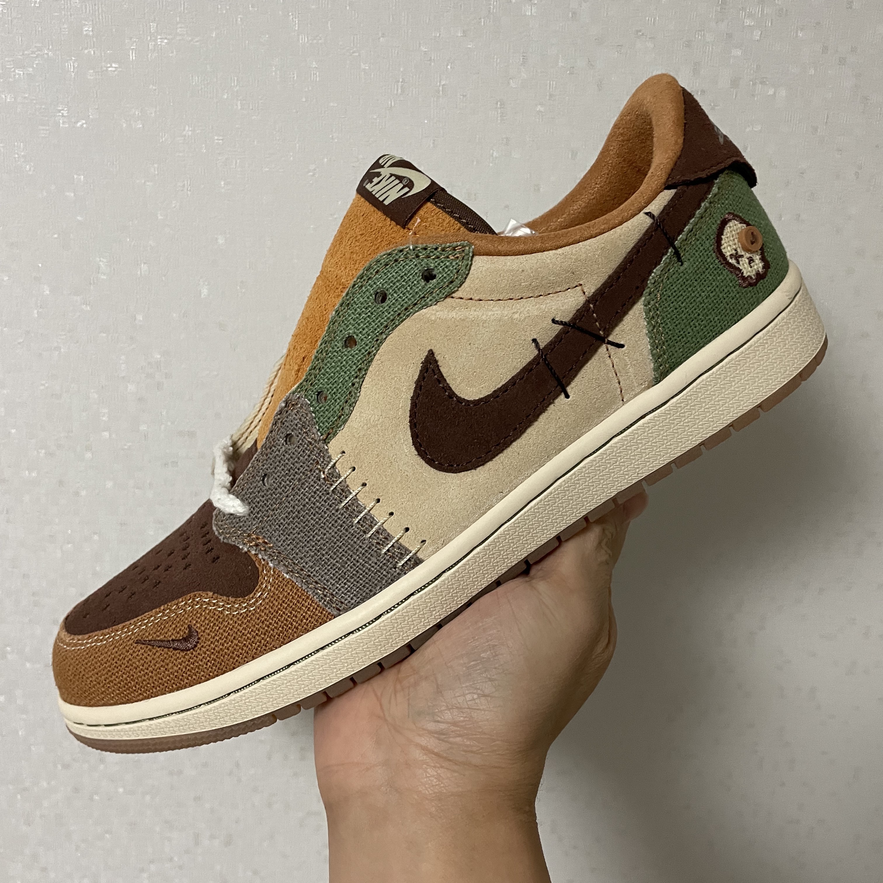 Jordan 1 x Zion Williamson Retro Low OG Flax and Oil Green 착용 스타일 - 1