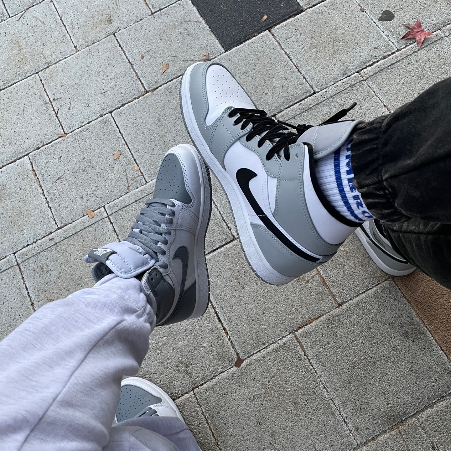 (GS) Jordan 1 Retro High OG Stealth, Jordan 1 Mid Light Smoke Grey 착용 스타일 - 2