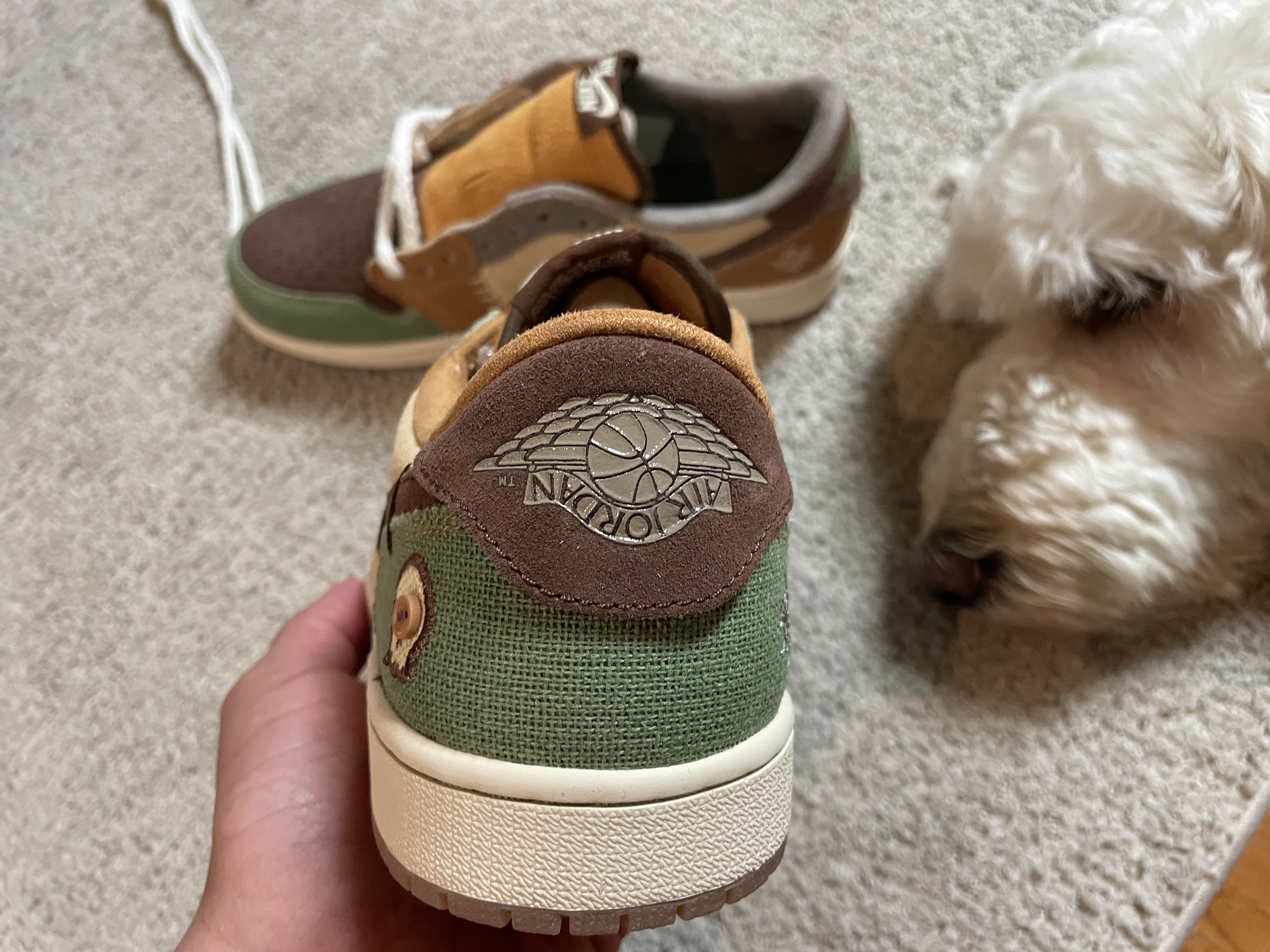 Jordan 1 x Zion Williamson Retro Low OG Flax and Oil Green 착용 스타일 - 3