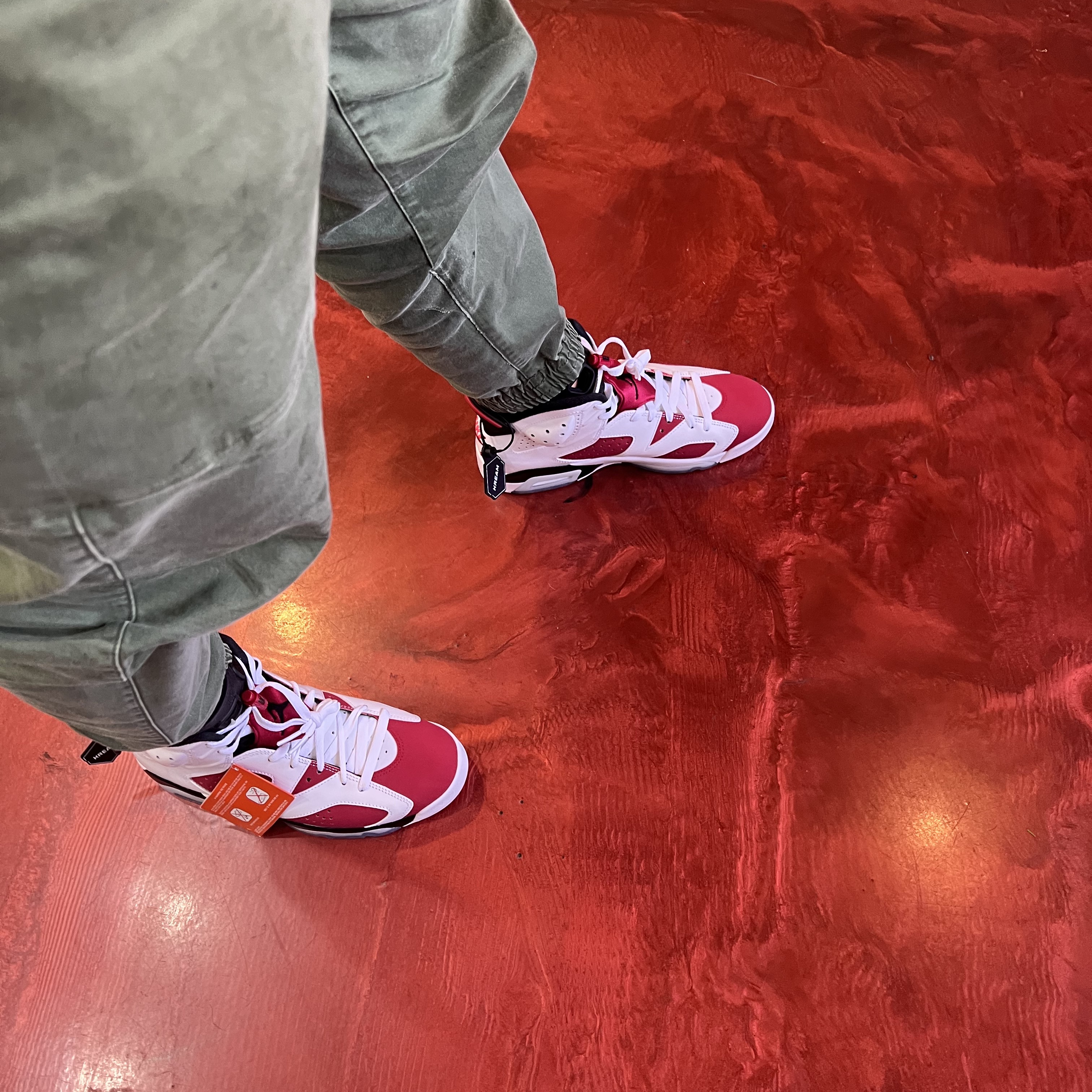 Jordan 6 Retro Carmine 2021 착용 스타일 - 3
