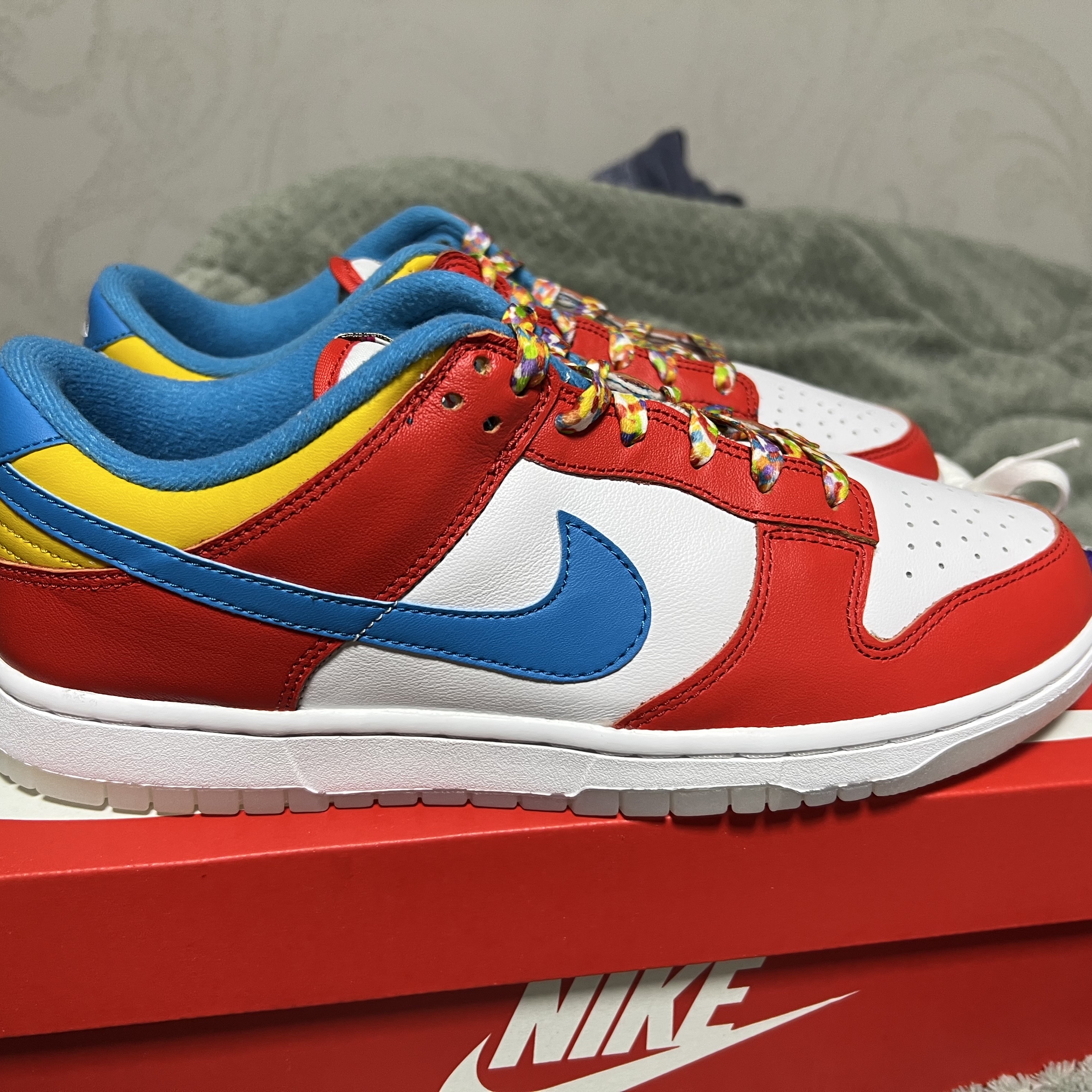 Nike x LeBron James x Fruity Pebbles Dunk Low QS Habanero Red 착용 스타일 - 2