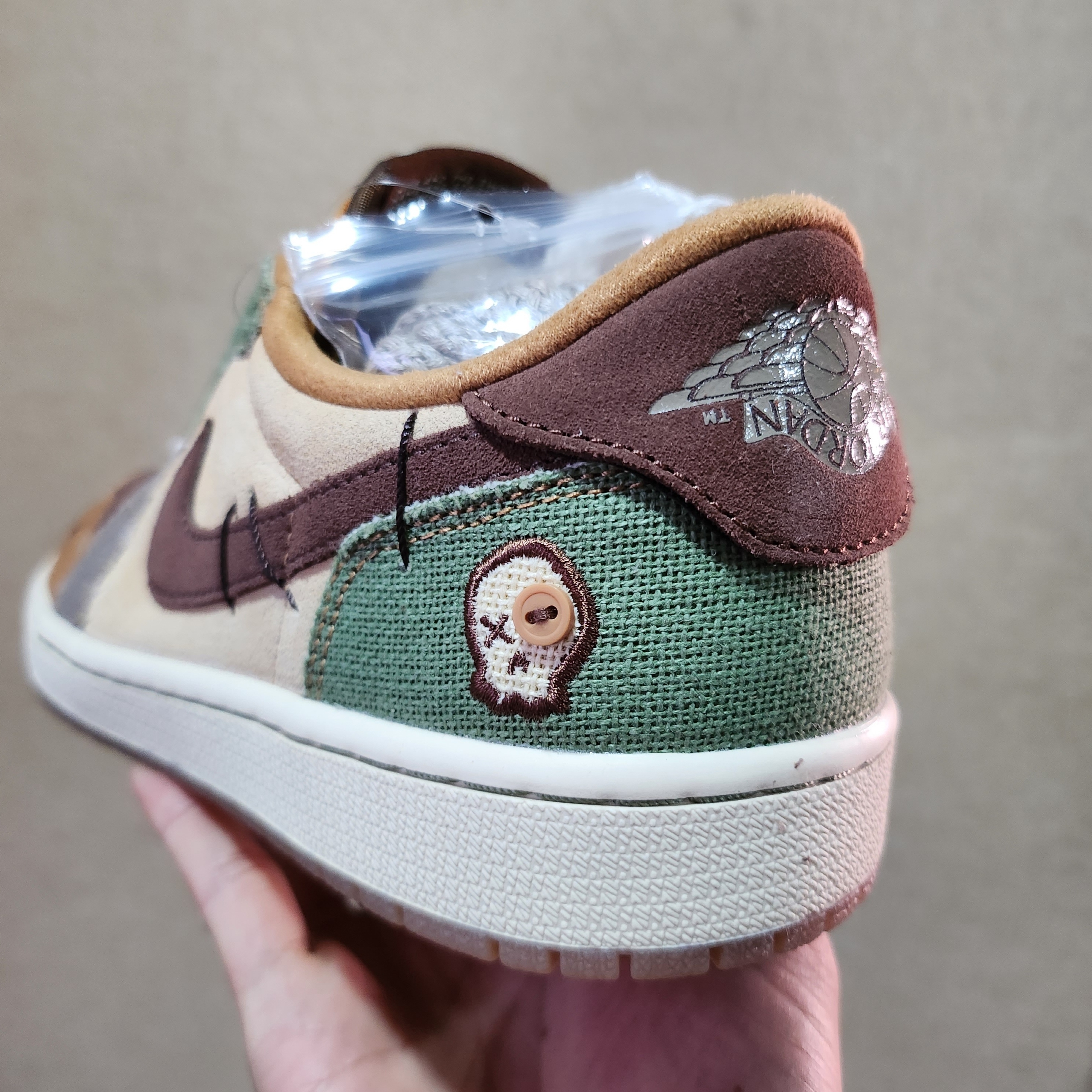 Jordan 1 x Zion Williamson Retro Low OG Flax and Oil Green 착용 스타일 - 2
