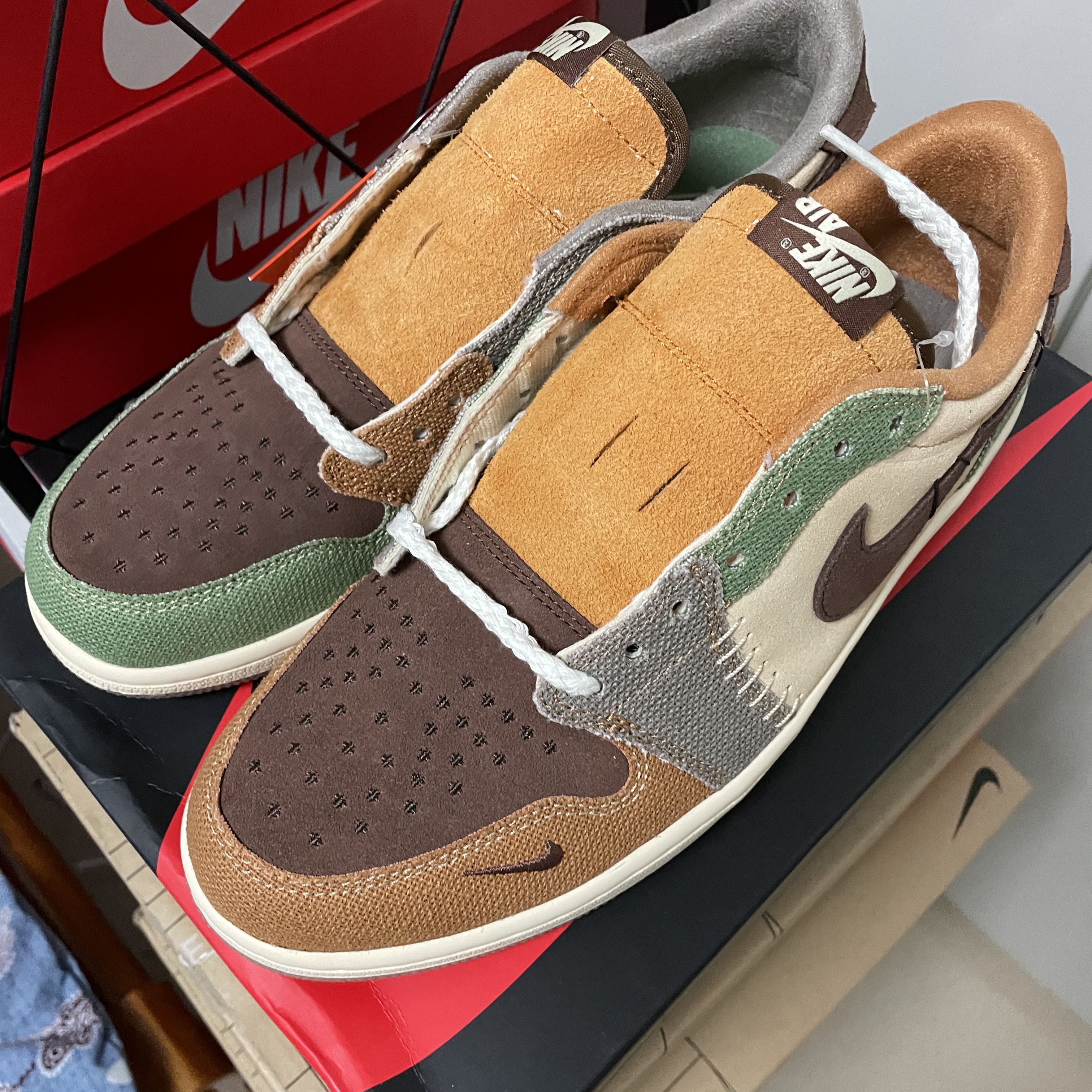Jordan 1 x Zion Williamson Retro Low OG Flax and Oil Green 착용 스타일 - 4