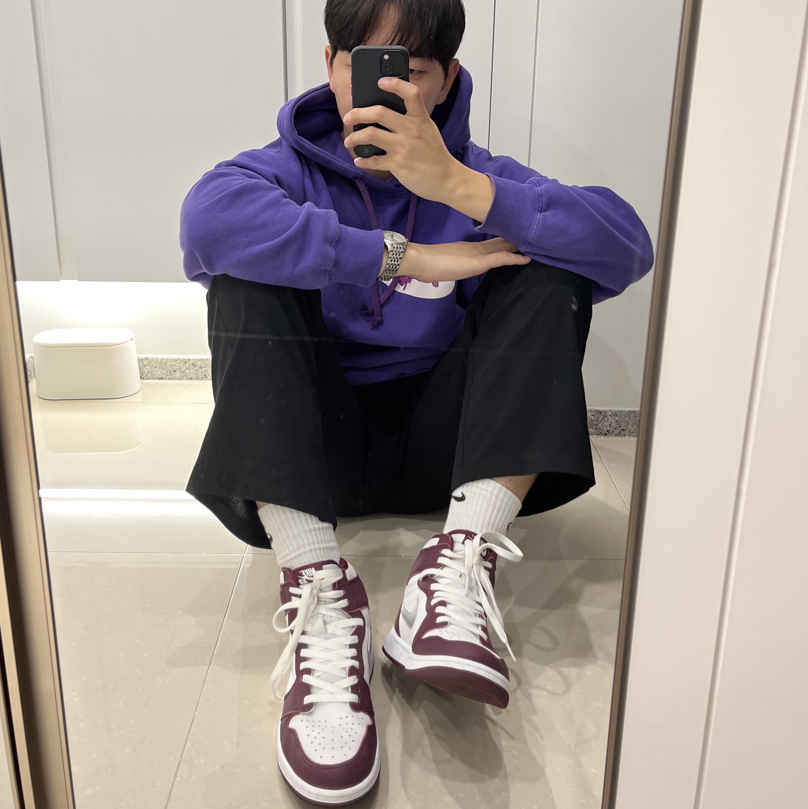 Jordan 1 Retro High OG Bordeaux 착용 스타일 - 3