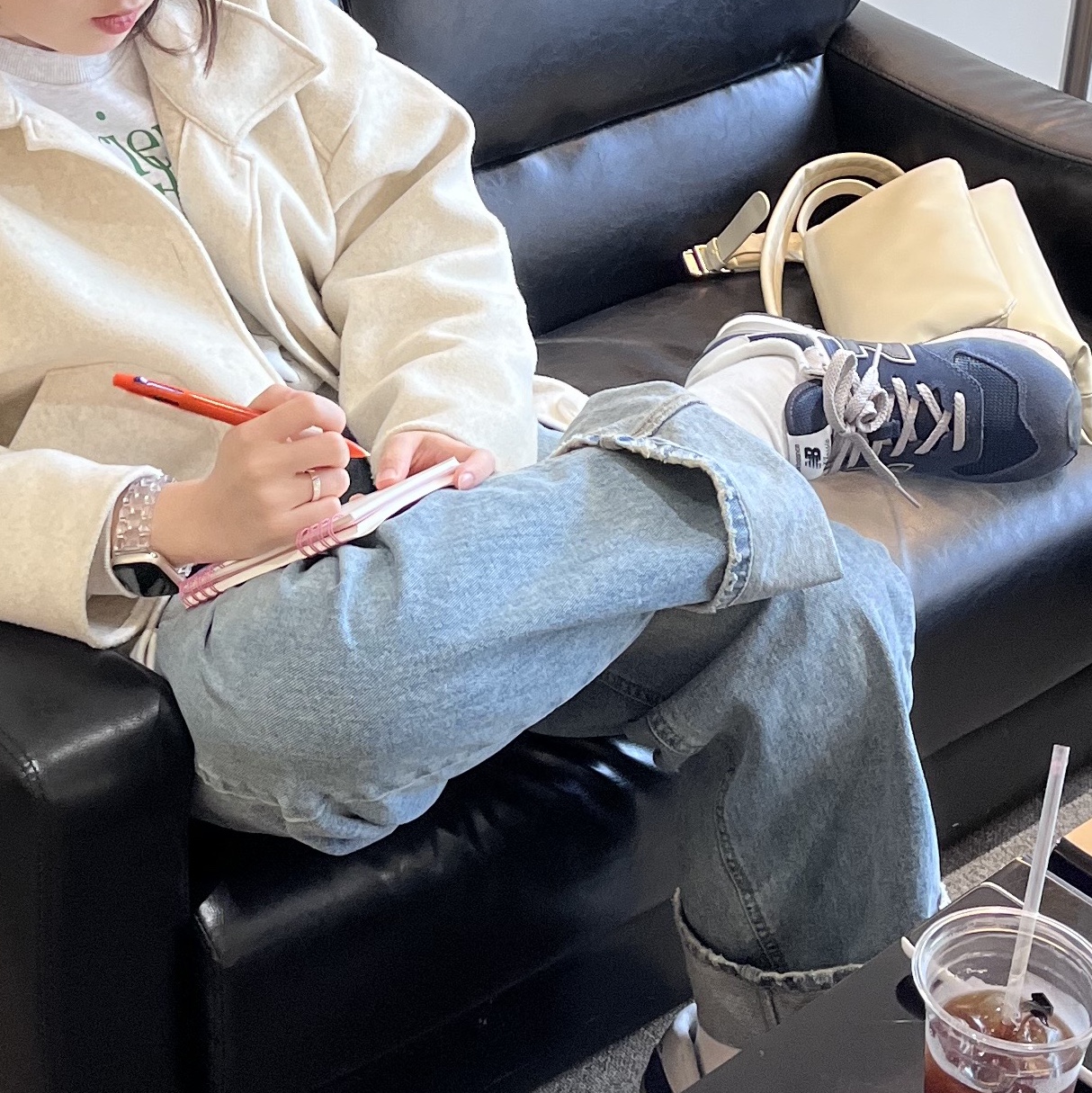 (W) New Balance 574 Navy - B Standard 착용 스타일 - 3