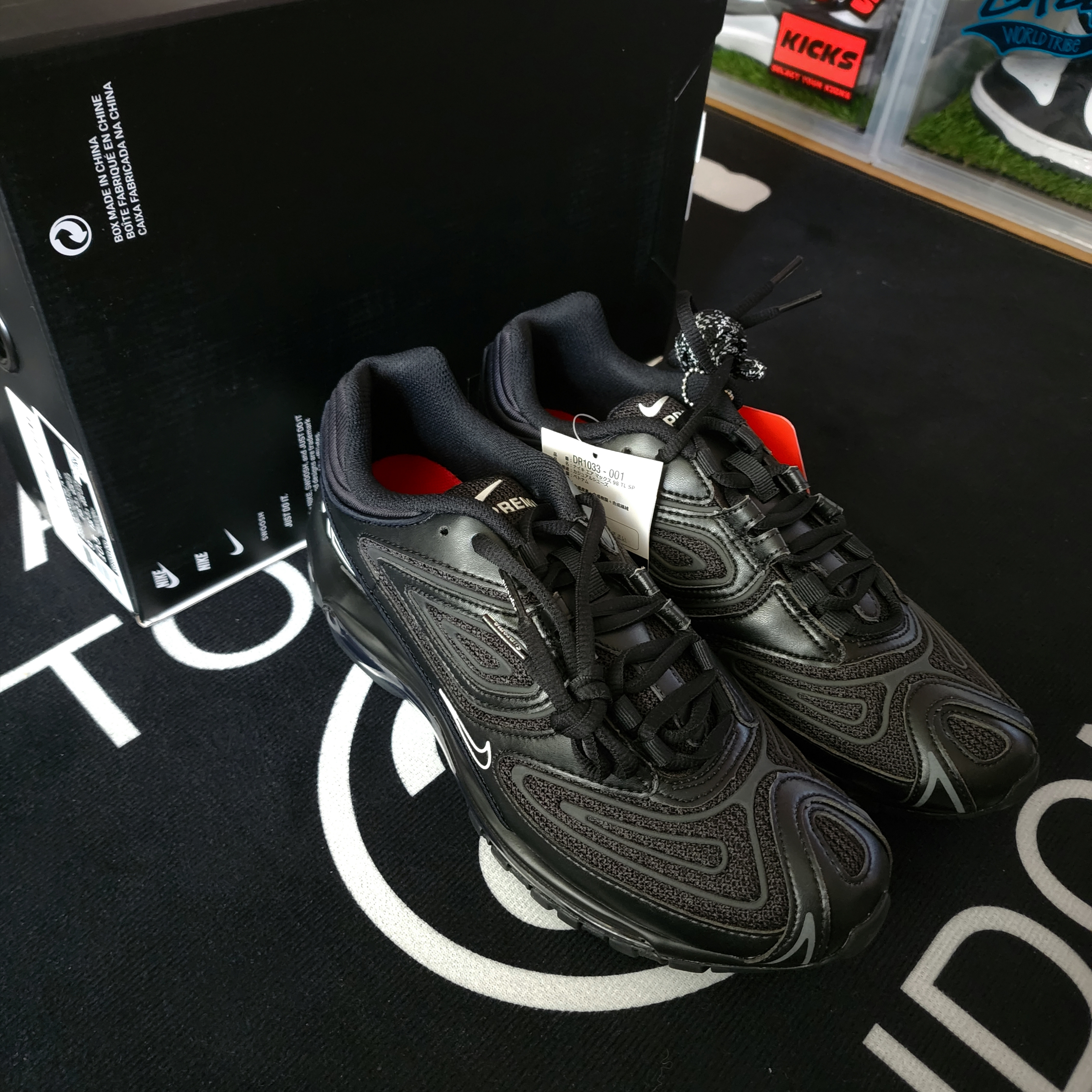 Nike x Supreme Air Max 98 TL Black 착용 스타일