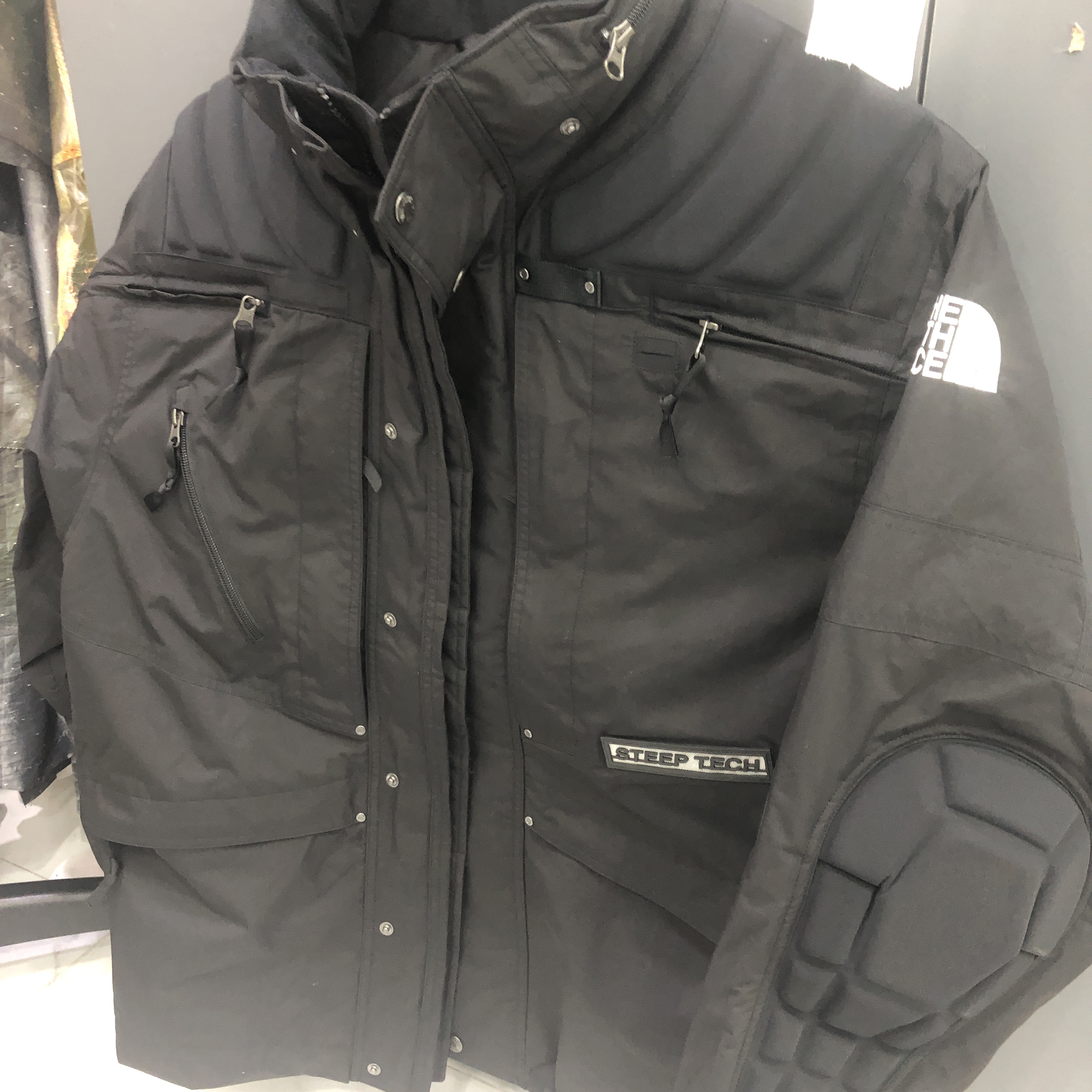 Supreme x The North Face Steep Tech Apogee Jacket Black - 22FW 착용 스타일 - 2