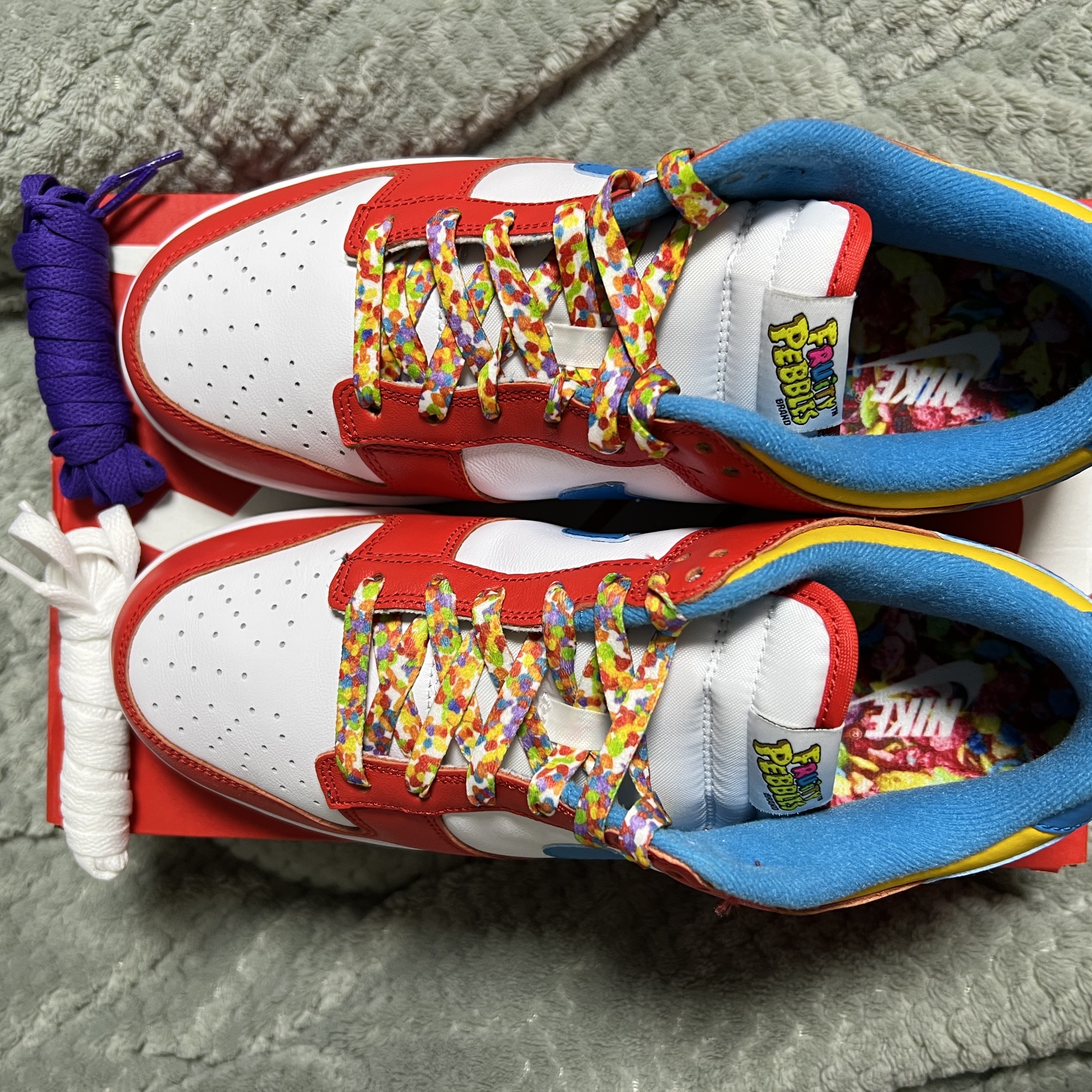 Nike x LeBron James x Fruity Pebbles Dunk Low QS Habanero Red 착용 스타일 - 1