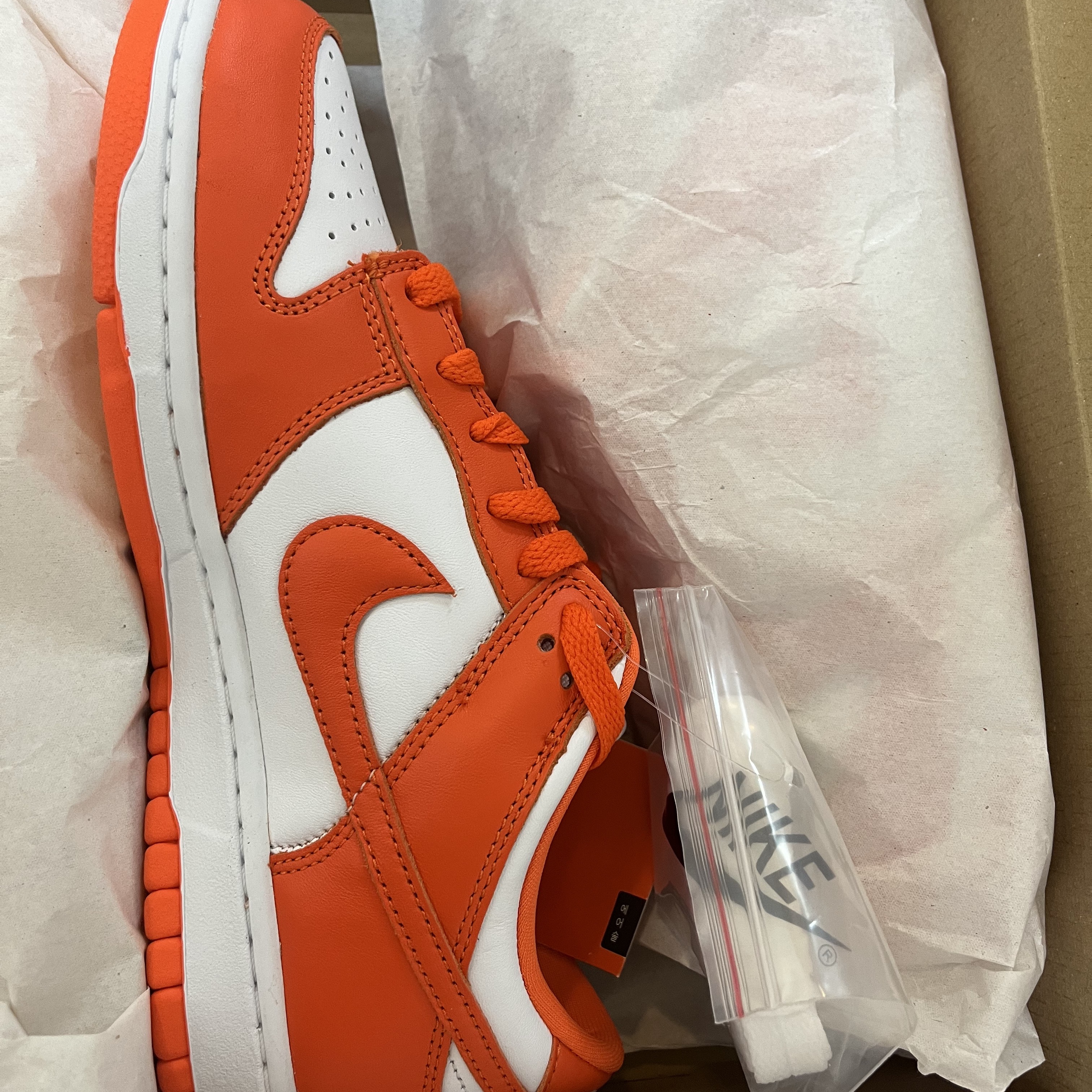 Nike Dunk Low SP Syracuse 2022, Nike Dunk Low Retro Black 착용 스타일 - 2