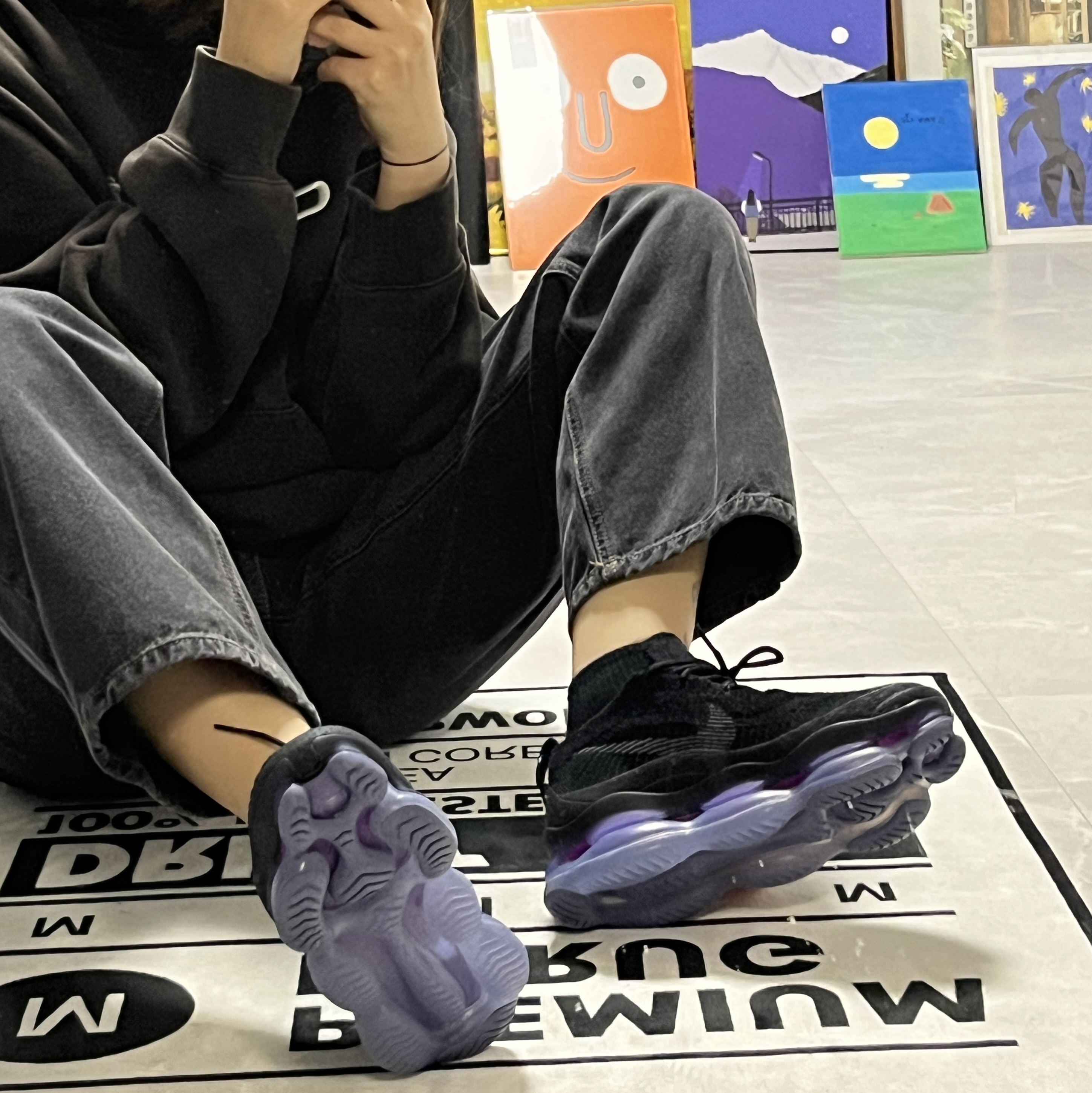(W) Nike Air Max Scorpion Flyknit Black and Persian Violet 착용 스타일 - 2