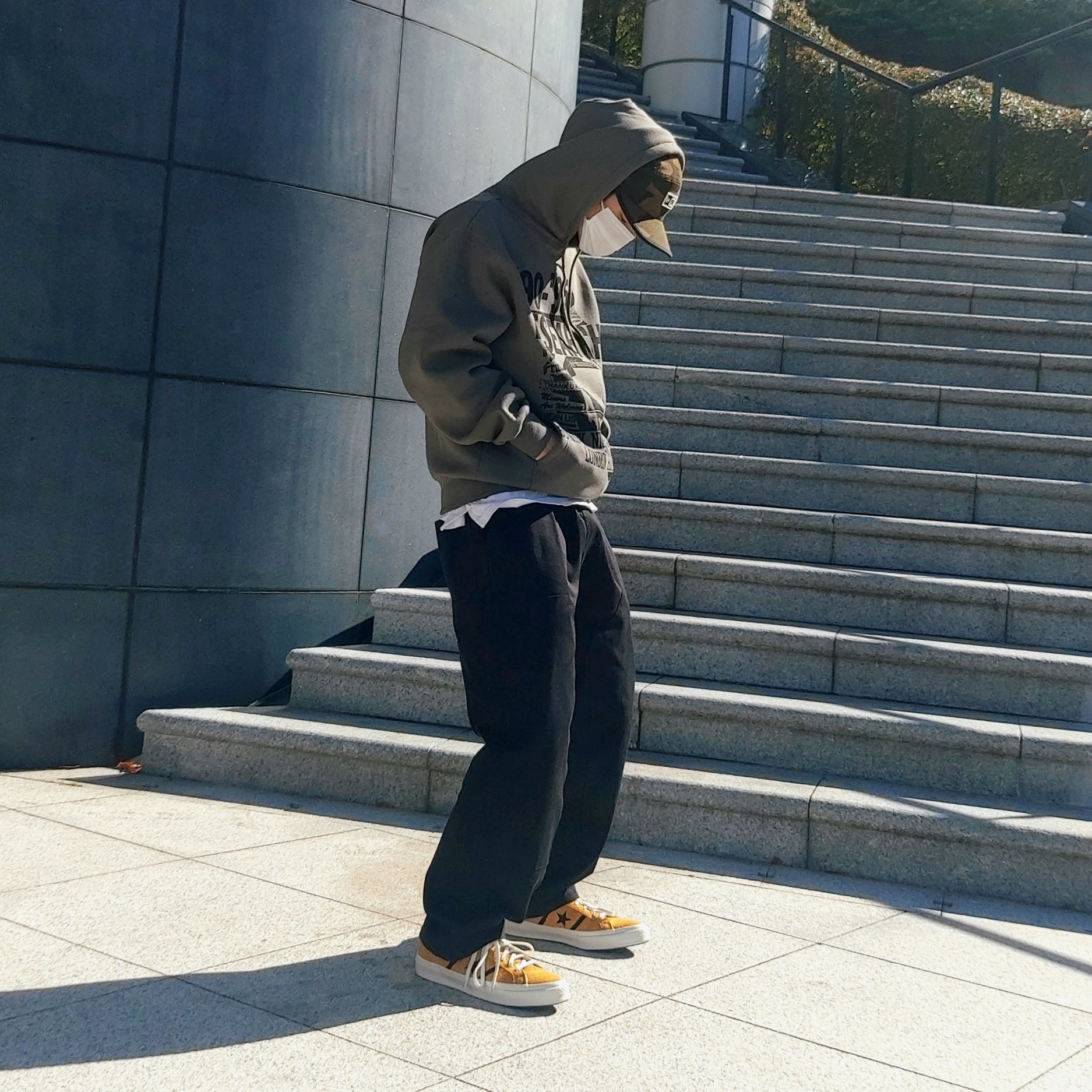 Converse One Star J Seude Ox Yellow 착용 스타일 - 3