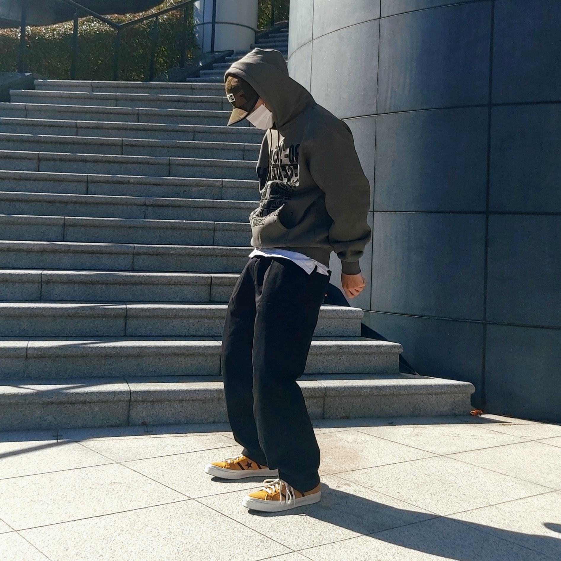 Converse One Star J Seude Ox Yellow 착용 스타일 - 4