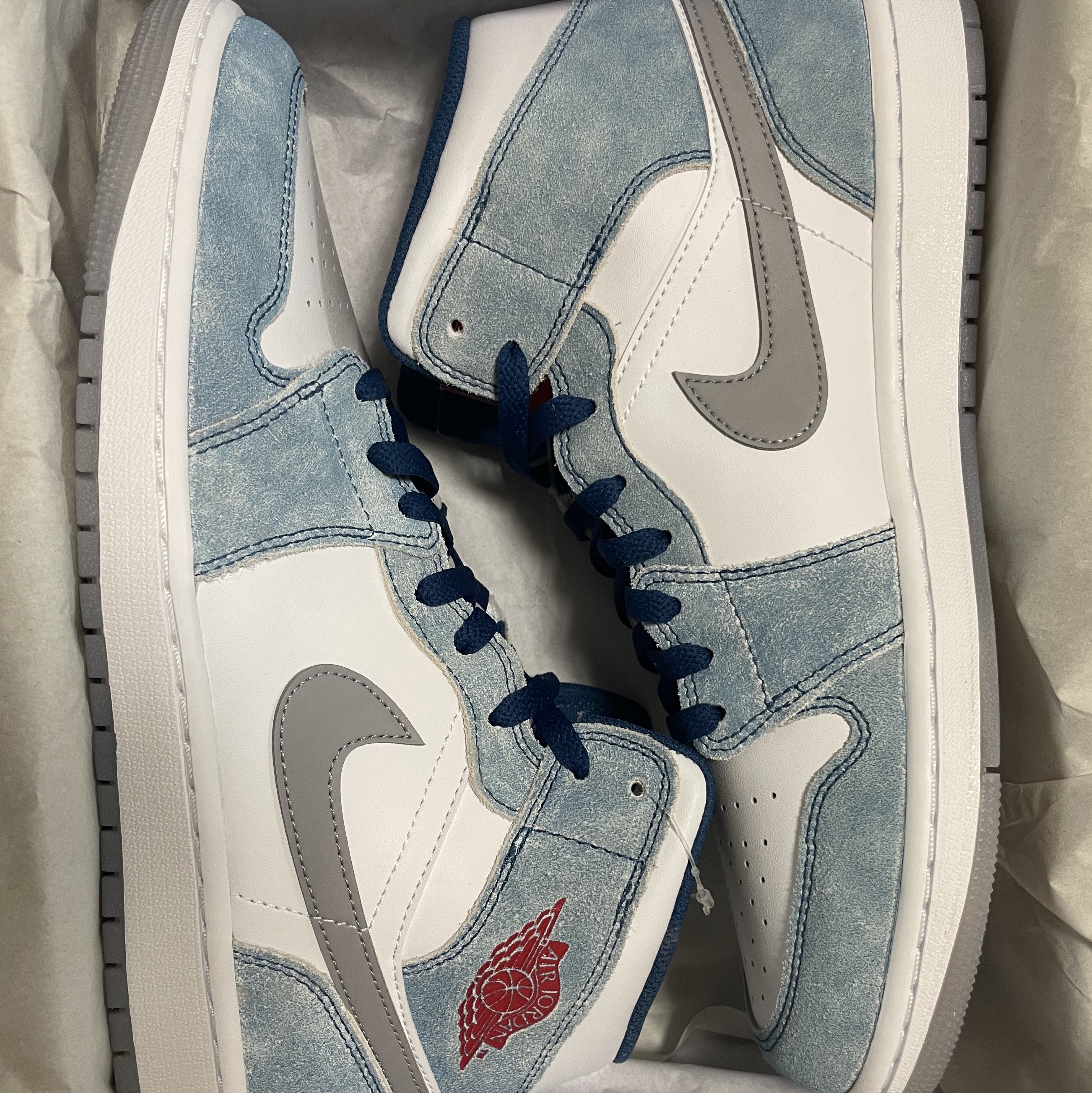 Jordan 1 Mid SE French Blue Fire Red 착용 스타일