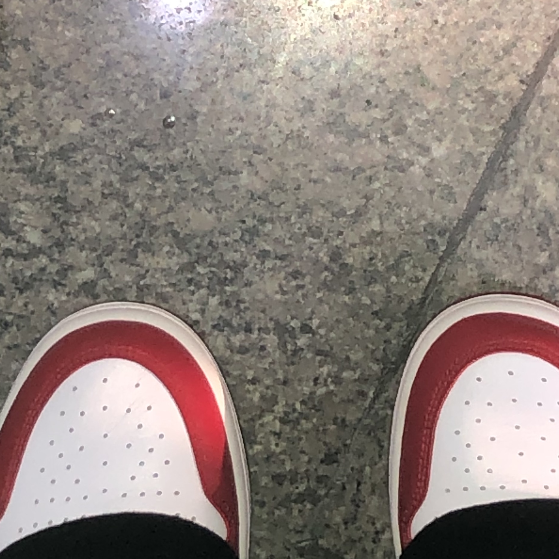 (W) Jordan 1 Retro High OG Varsity Red 착용 스타일 - 3