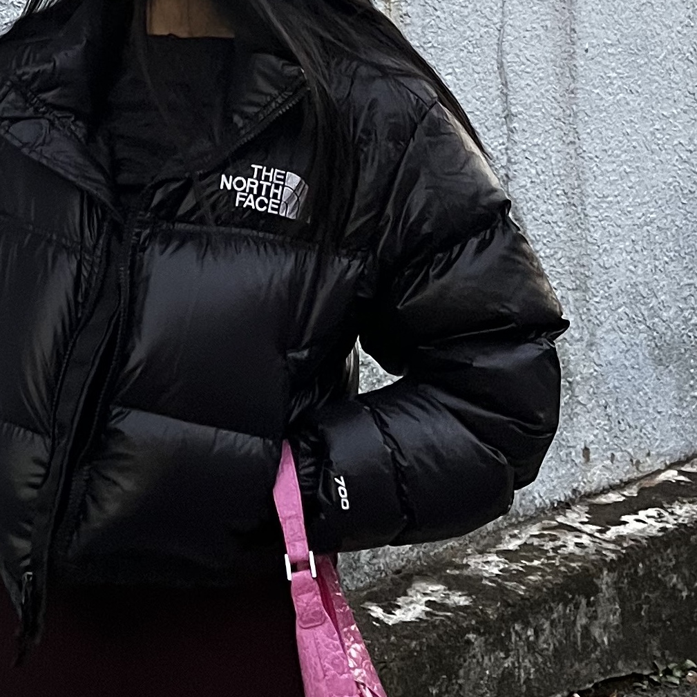 (W) The North Face Nuptse Short Jacket TNF Black 착용 스타일 - 2