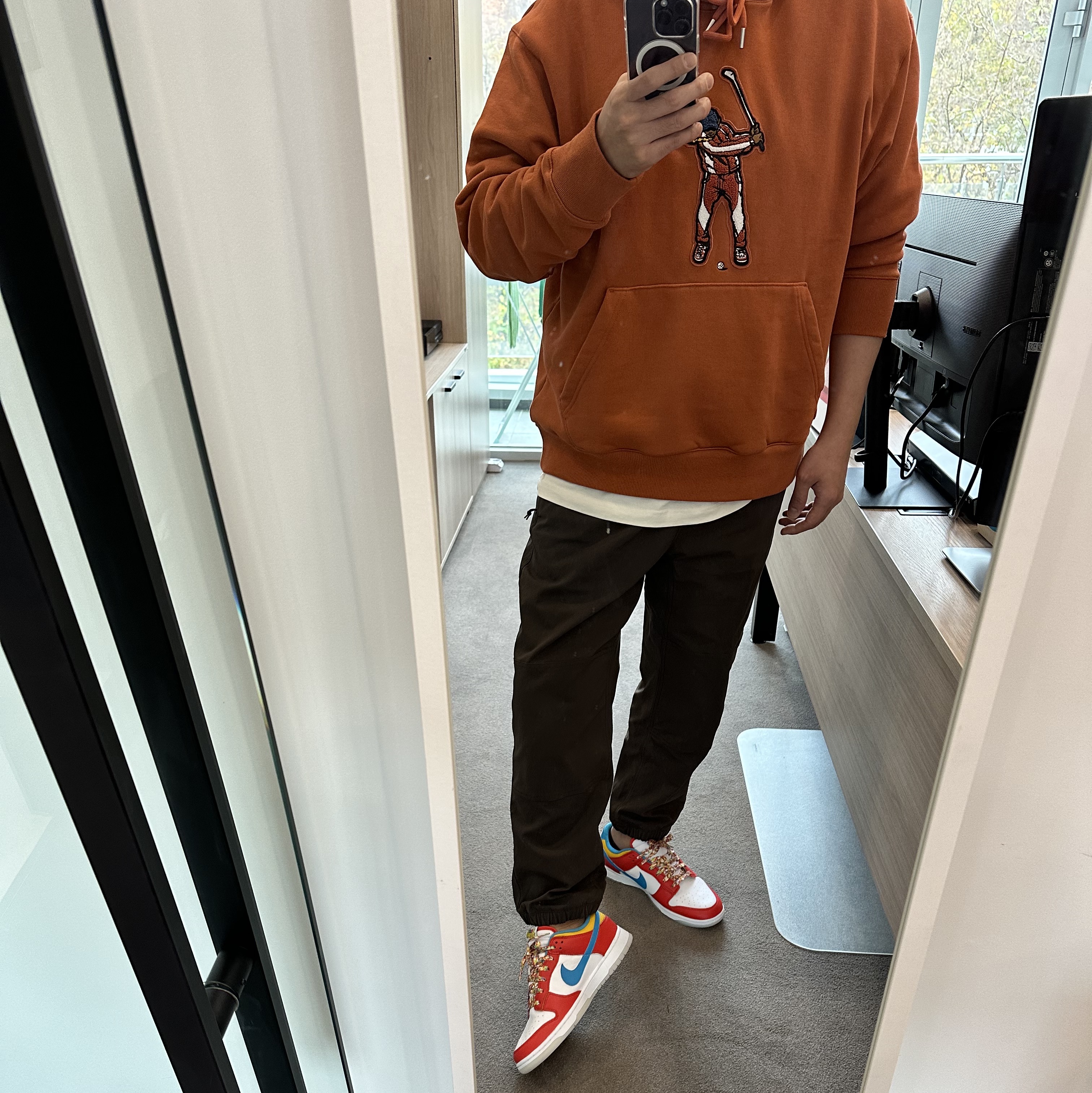 Jordan x Eastside Golf Fleece Hoodie Burnt Sunrise - Asia, Nike x LeBron James x Fruity Pebbles Dunk Low QS Habanero Red 착용 스타일 - 3