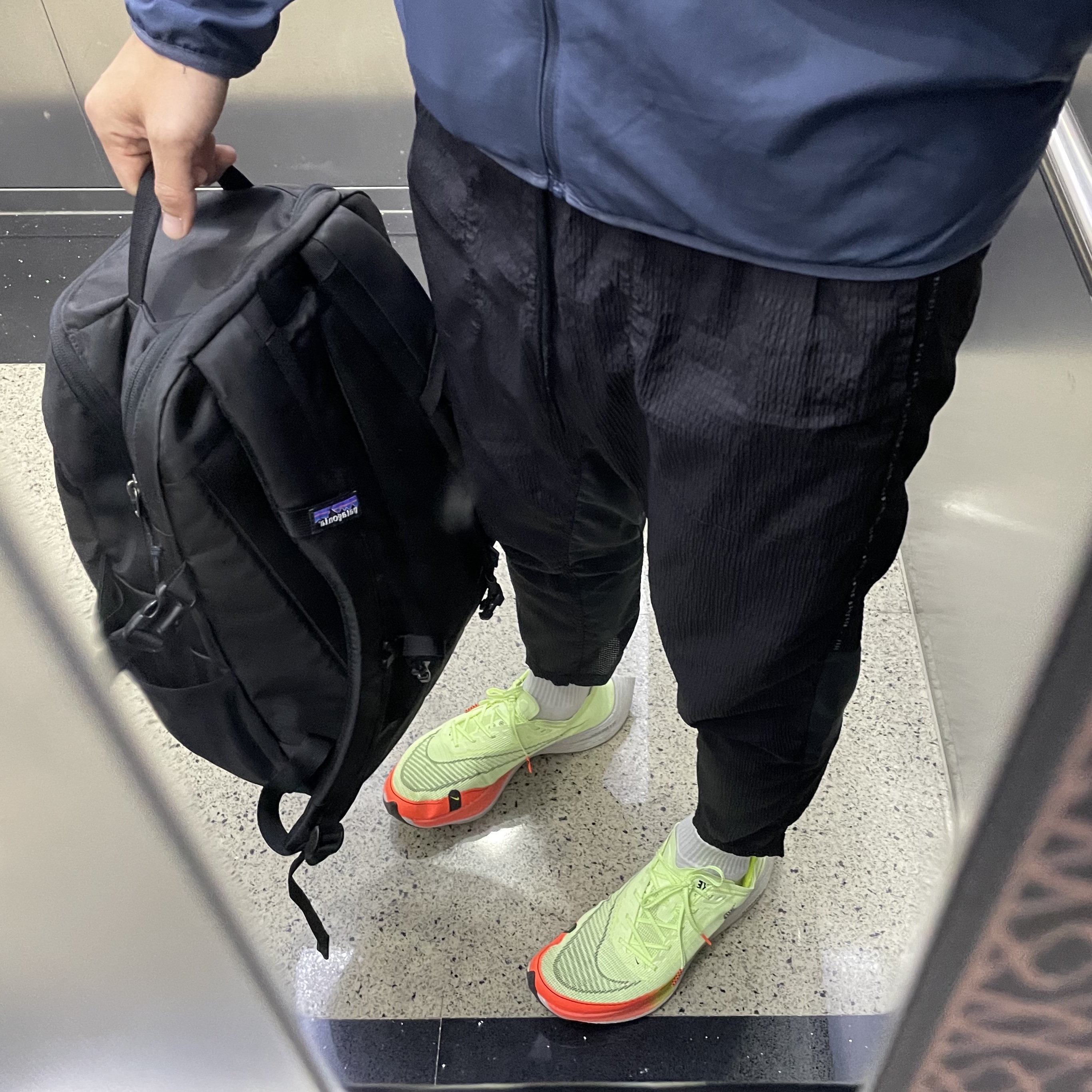 Nike ZoomX Vaporfly Next% 2 Barely Volt Hyper Orange 착용 스타일