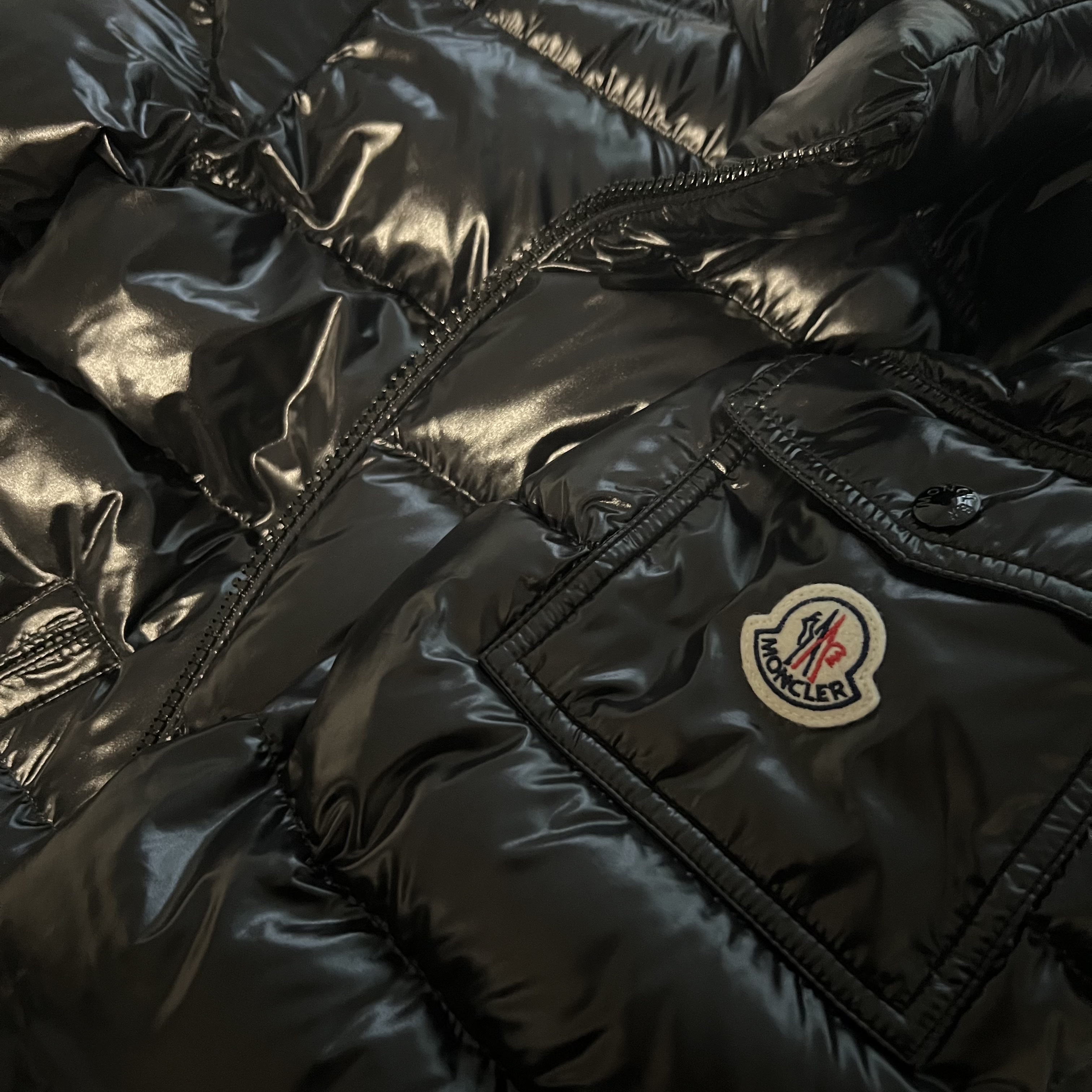 Moncler Maya Short Down Jacket Black - 22FW 착용 스타일
