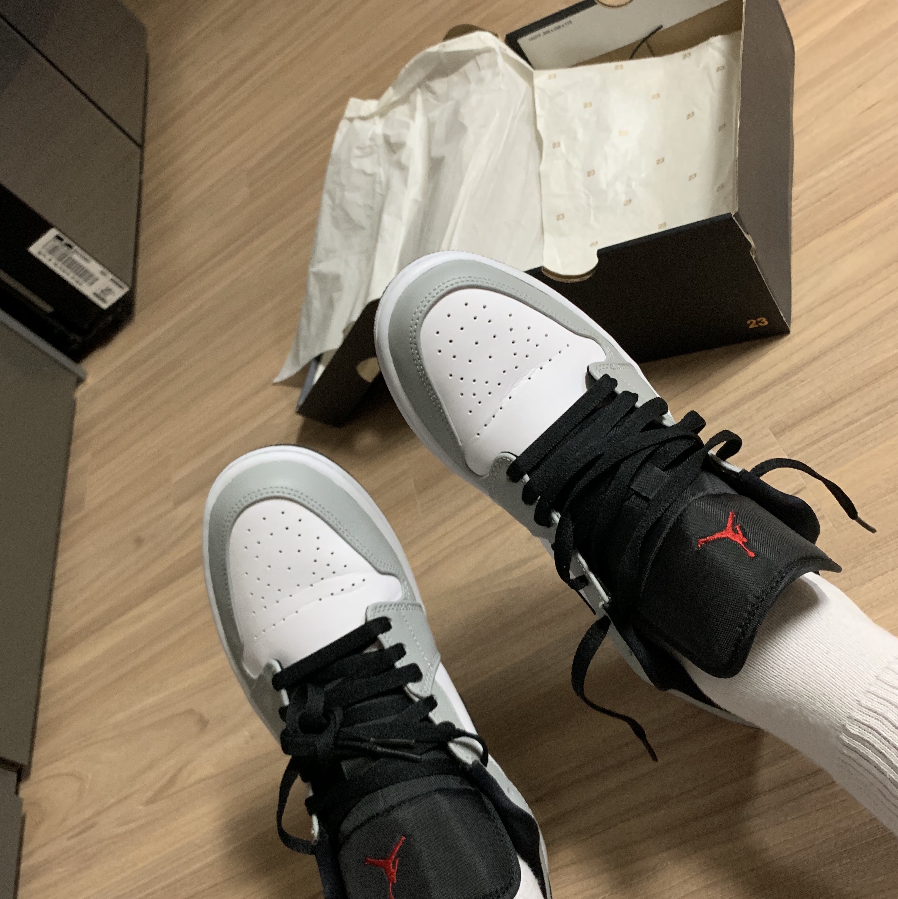 Jordan 1 Low Light Smoke Grey 착용 스타일 - 1