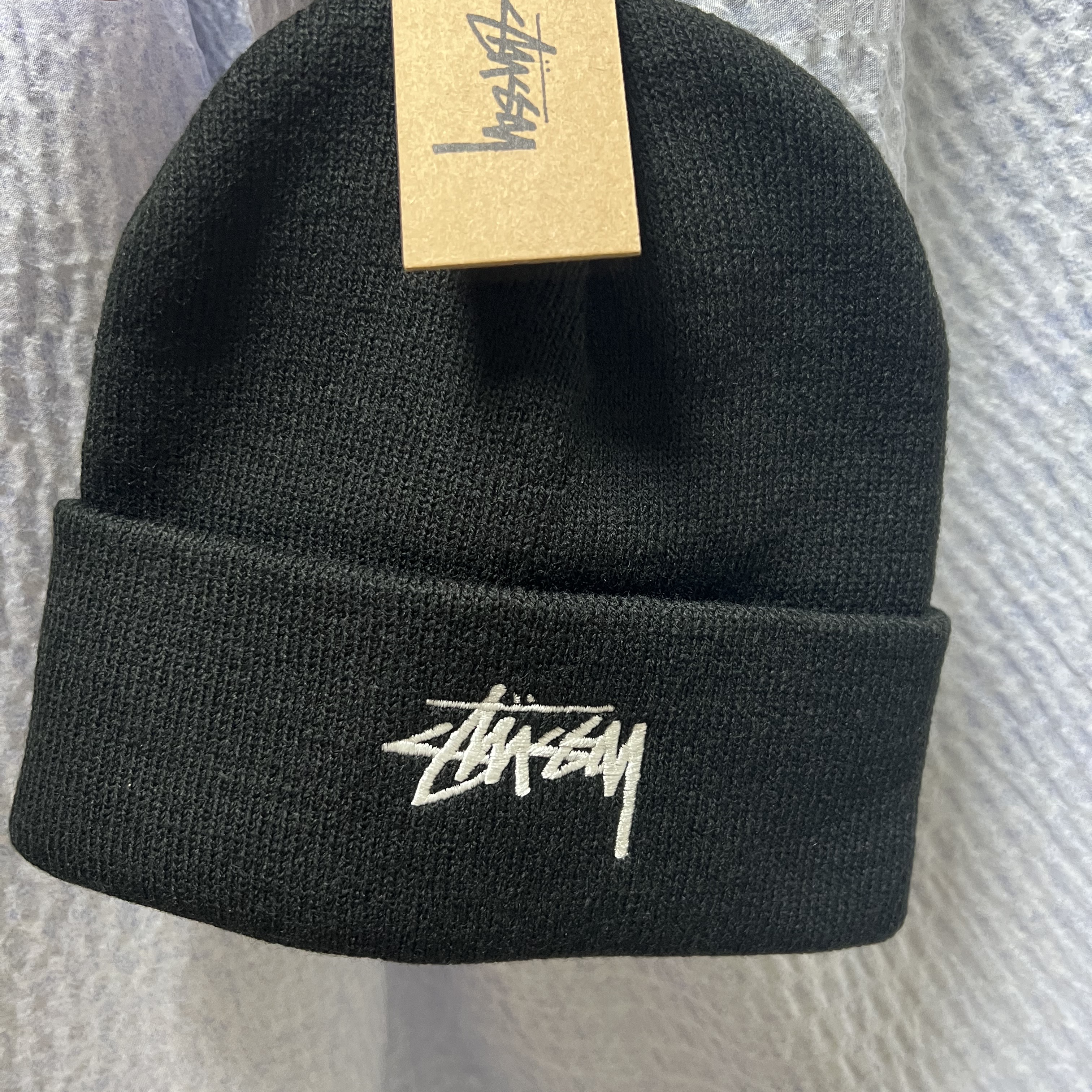 Stussy Stock Cuff Beanie Black 착용 스타일