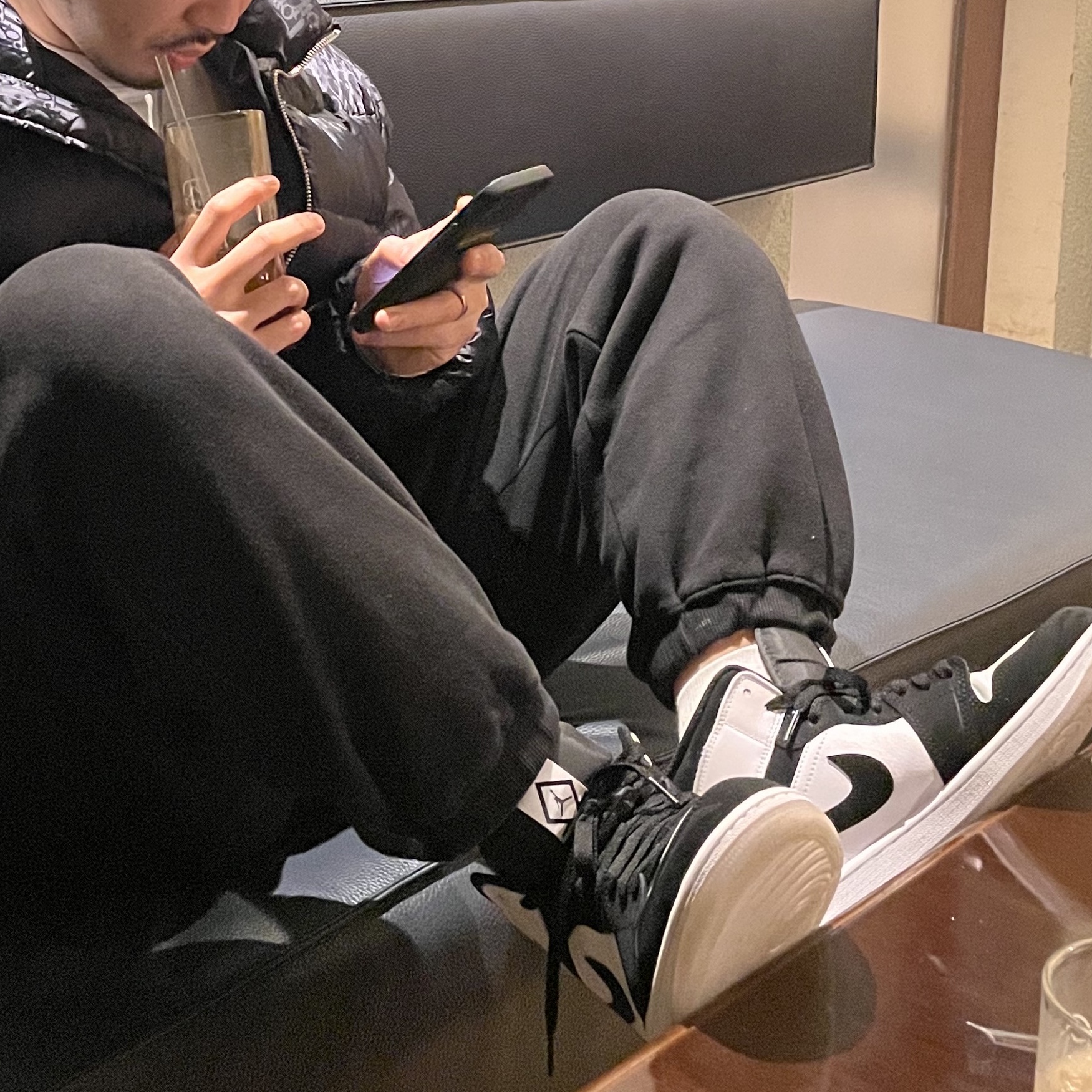 Jordan 1 Mid SE Diamond, Dior Oblique Down Jacket Black Nylon Jacquard 착용 스타일 - 1