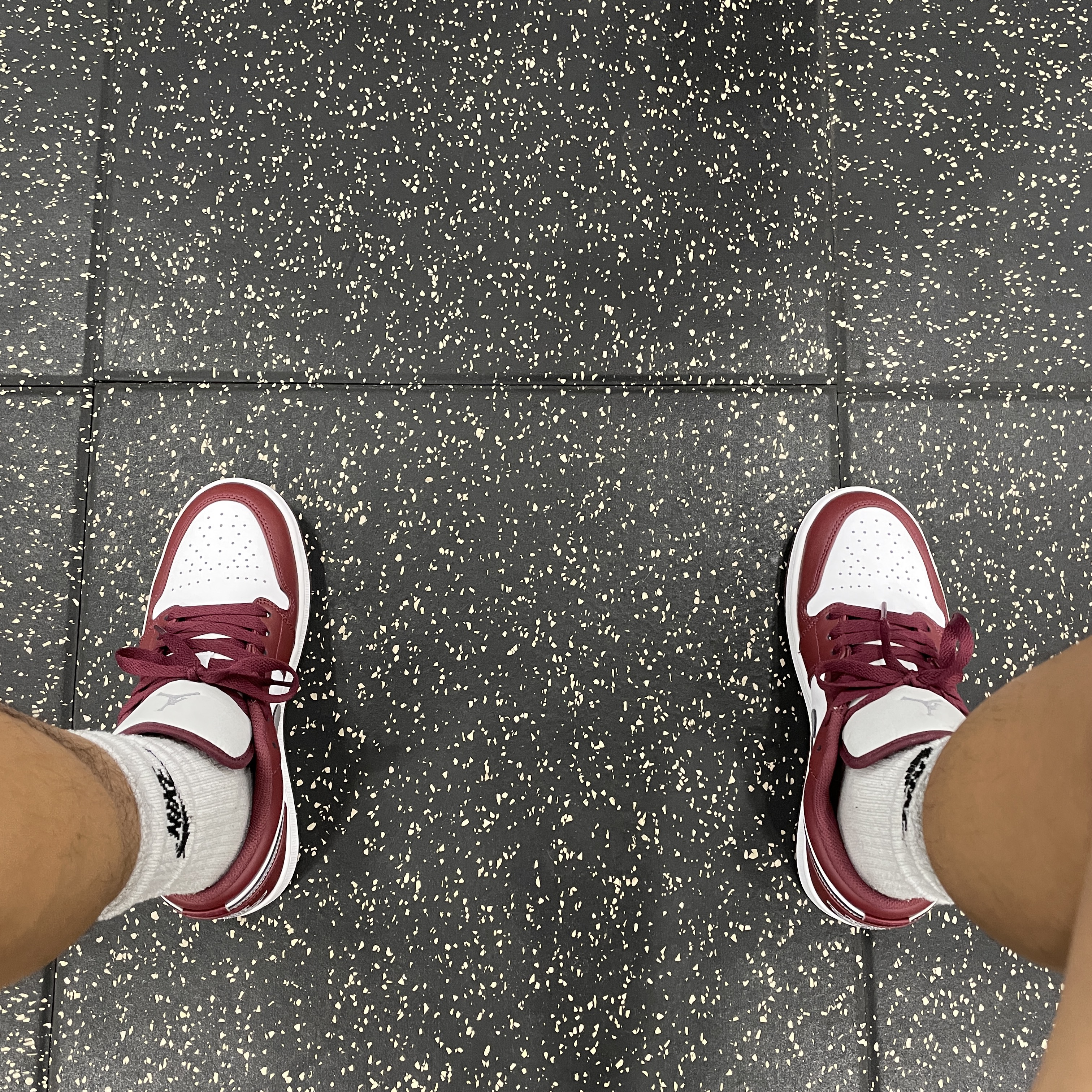 Jordan 1 Low Cherrywood Red 착용 스타일