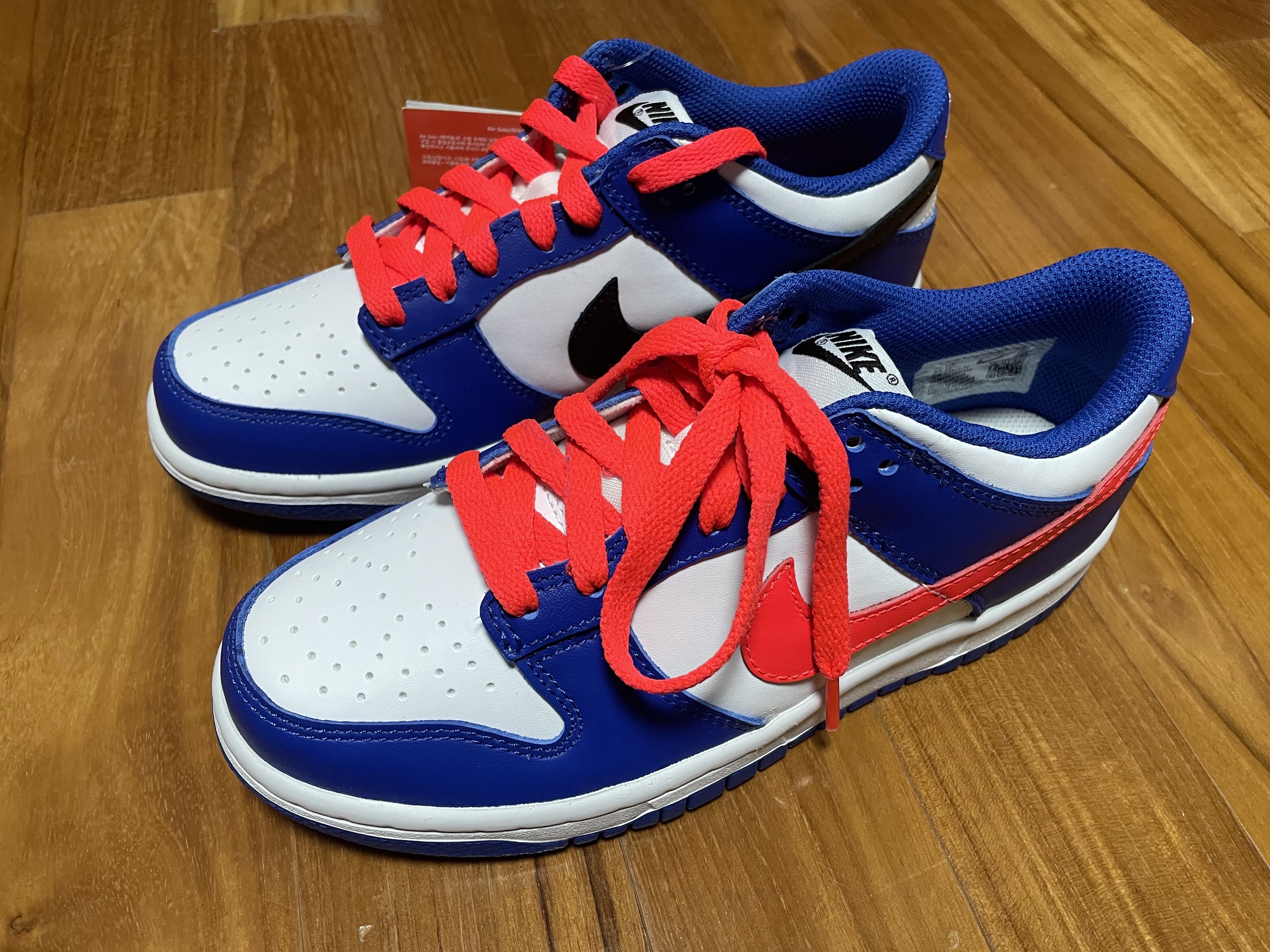(GS) Nike Dunk Low Bright Crimson Game Royal 착용 스타일 - 1
