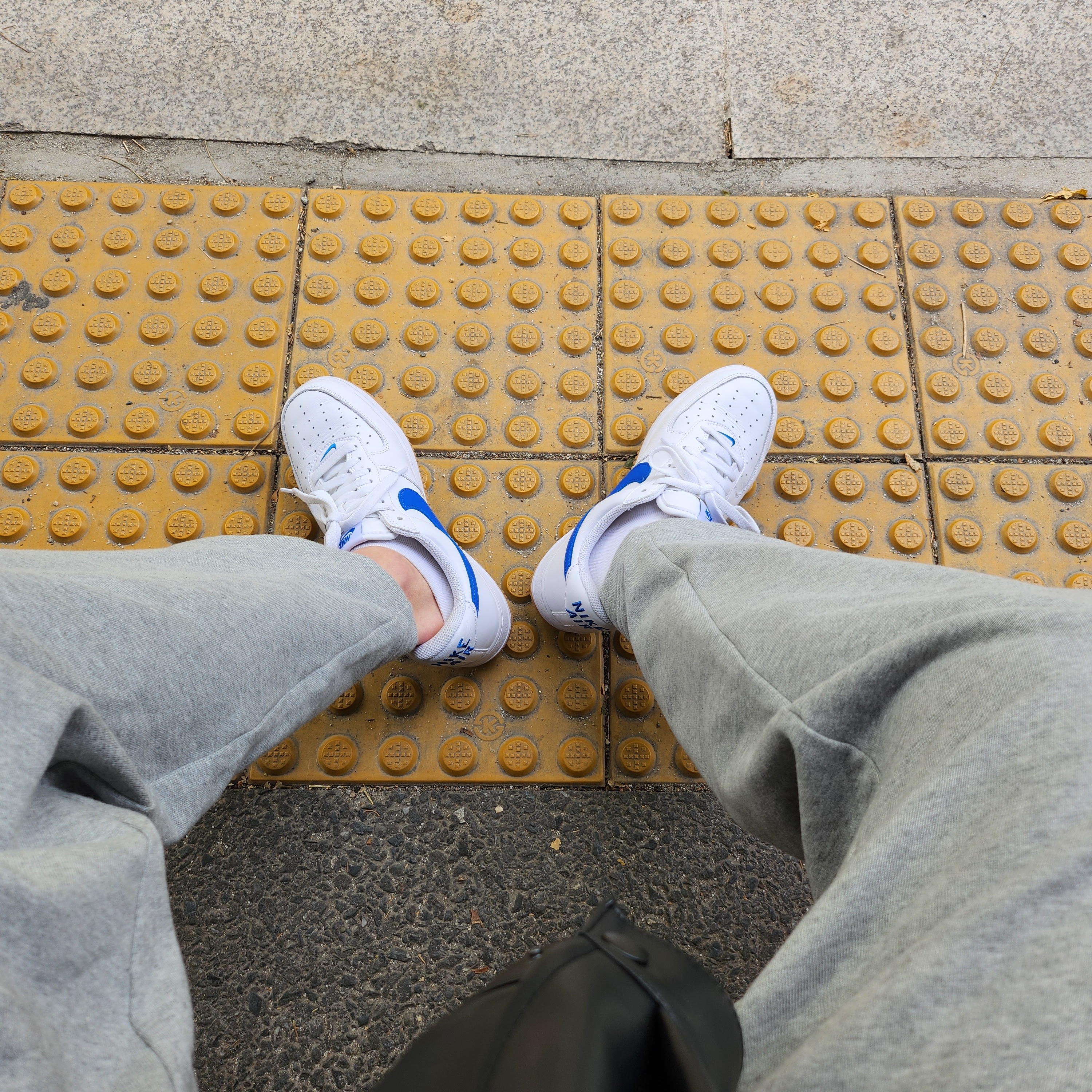 Nike Air Force 1 Low Retro Color of the Month Varsity Royal 착용 스타일