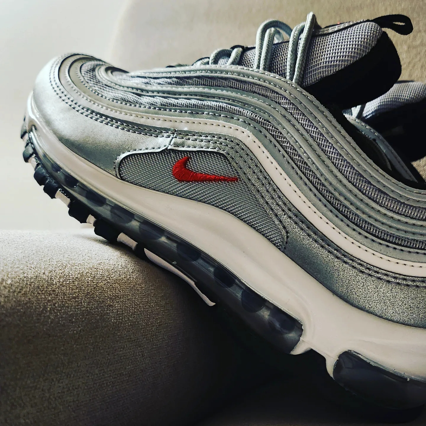 Nike Air Max 97 OG Silver Bullet 2022 착용 스타일 - 5