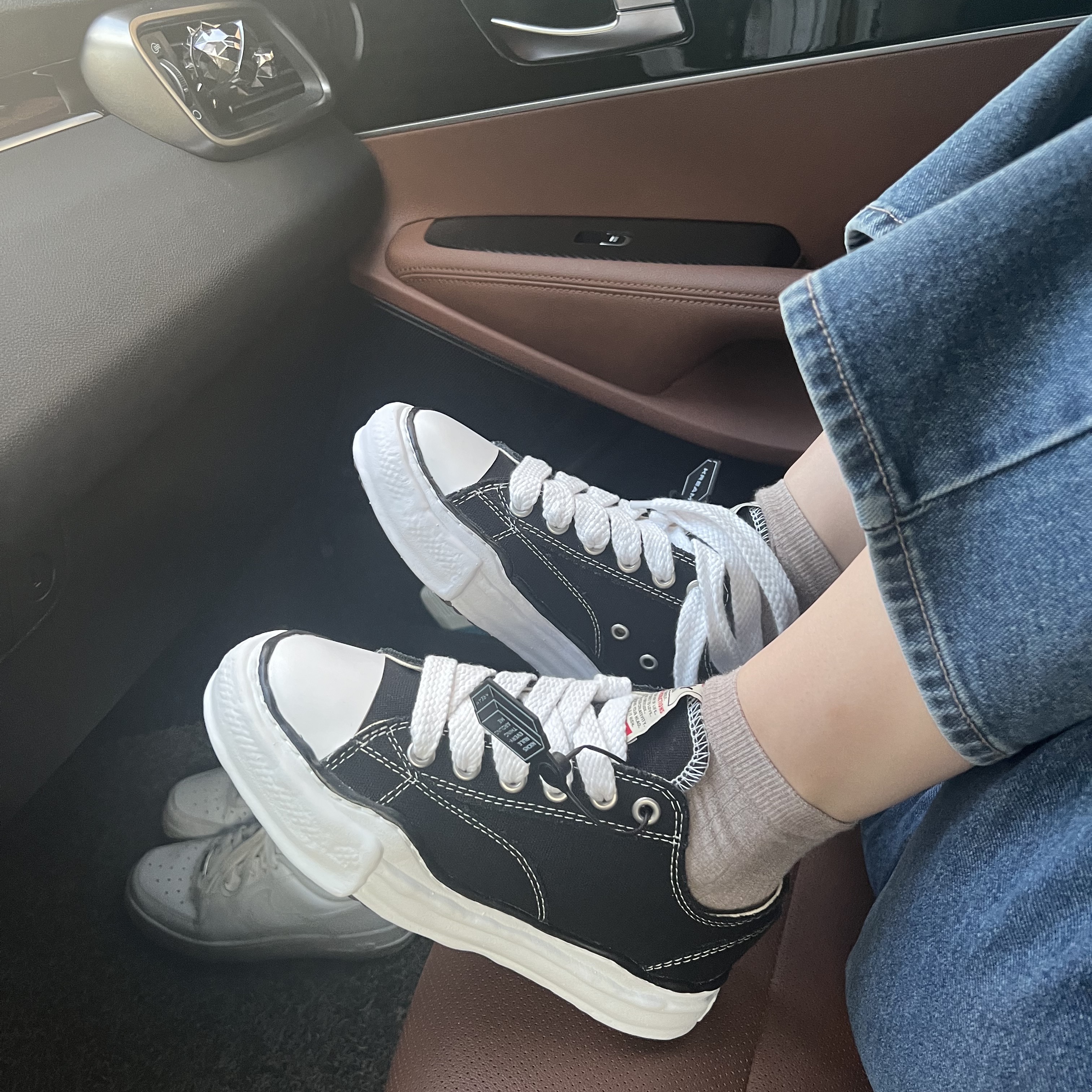 Maison Mihara Yasuhiro Peterson OG Sole Canvas Low Sneakers Black 착용 스타일 - 2
