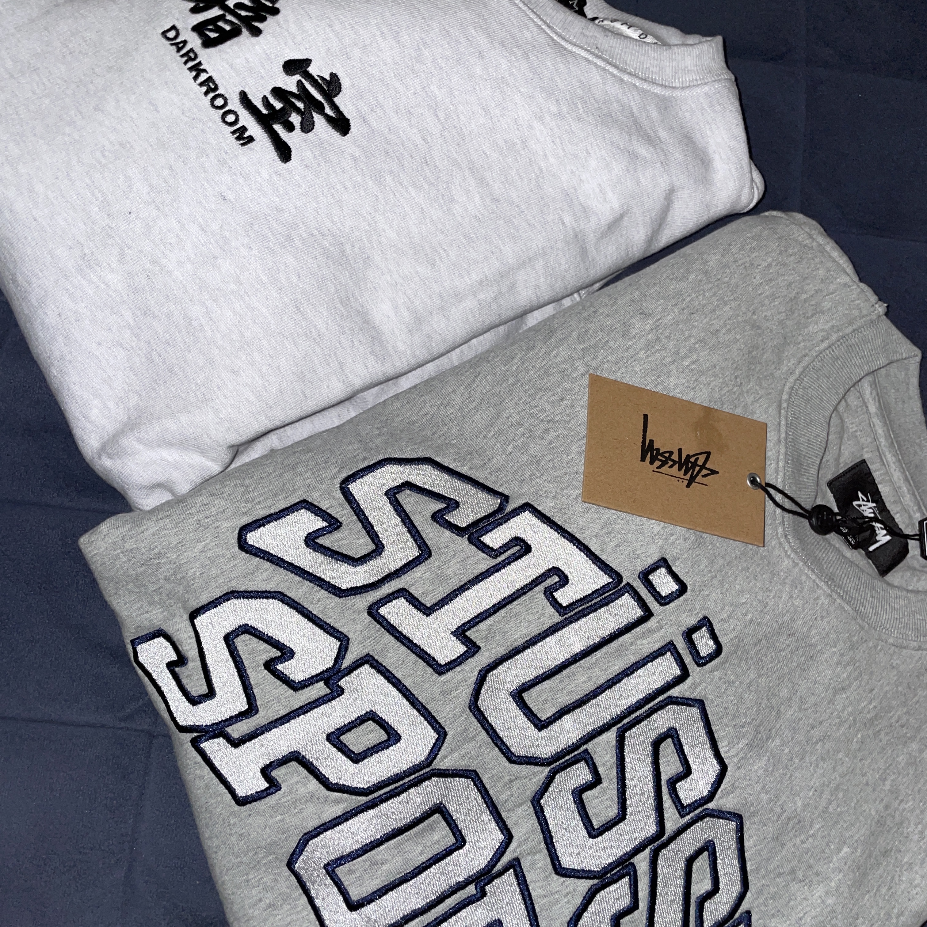 Stussy Relaxed Oversized Crew Grey Heather, Darkr8m Studio Basic Logo Crewneck Sweatshirt Ash 착용 스타일