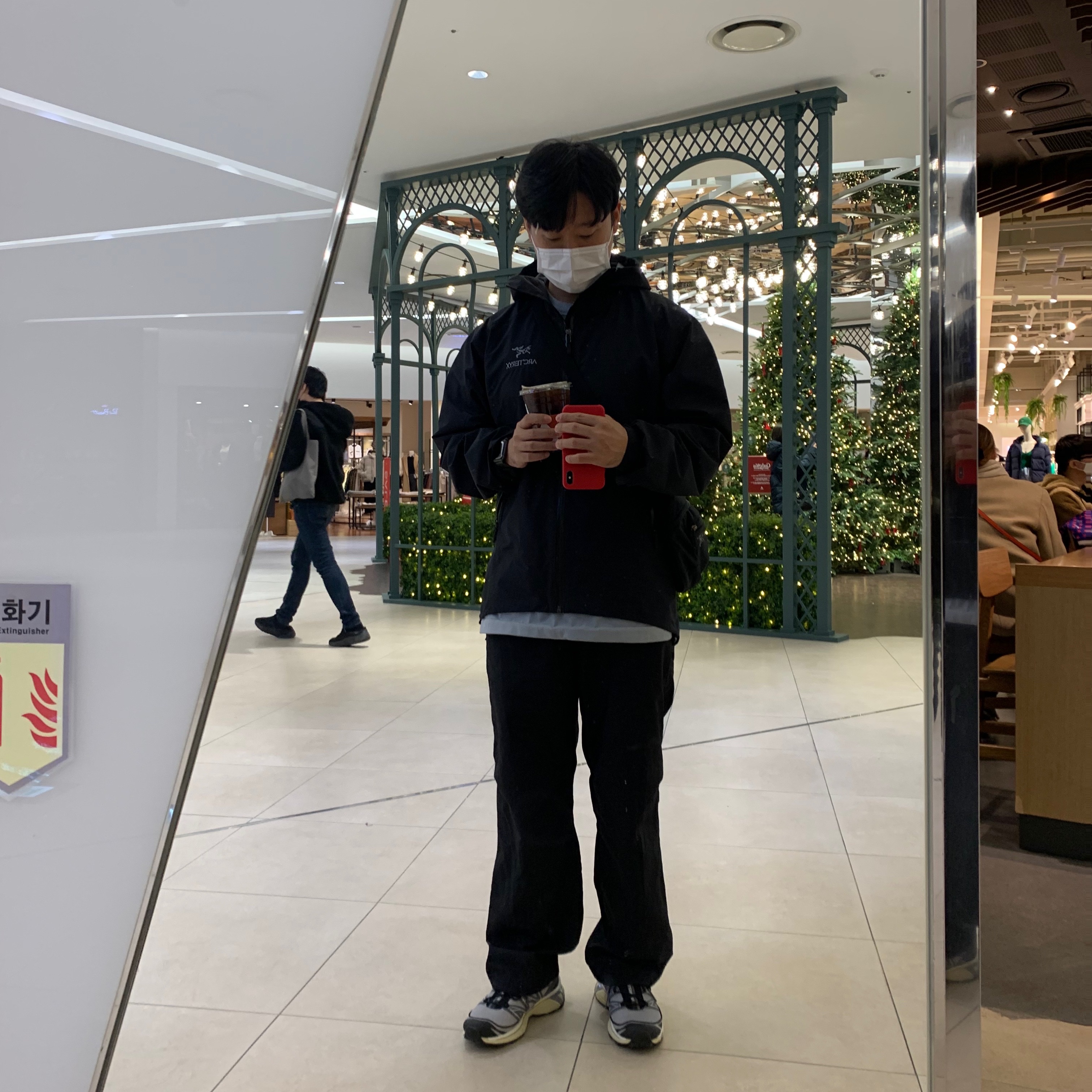 Arc'teryx Zeta SL Jacket Black, Salomon XT-6 Expanse Alloy Quiet Shade 착용 스타일