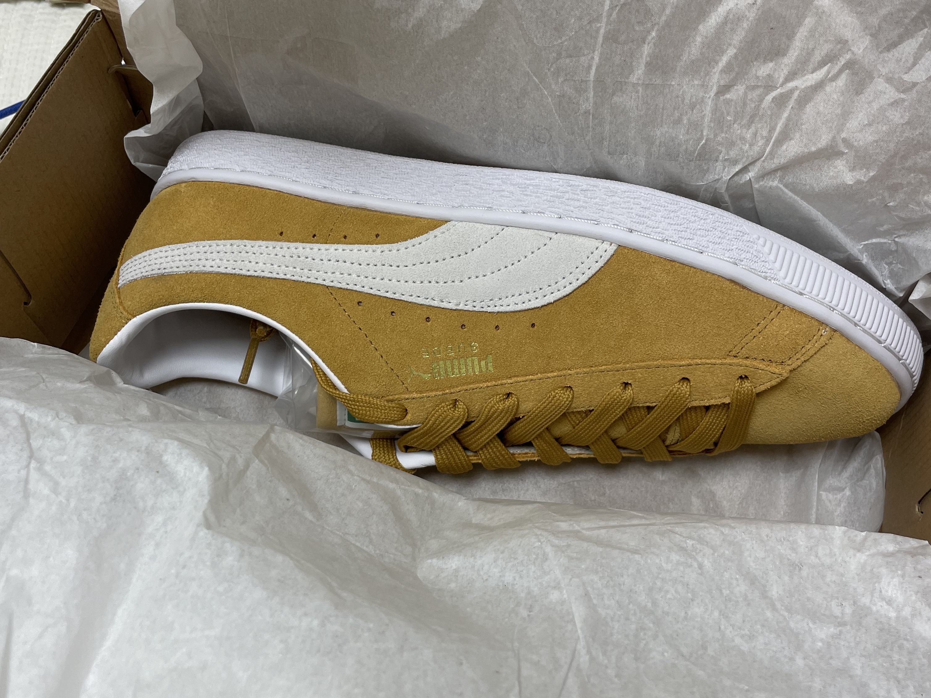 Puma Suede Classic XXI Mustard White 착용 스타일 - 4