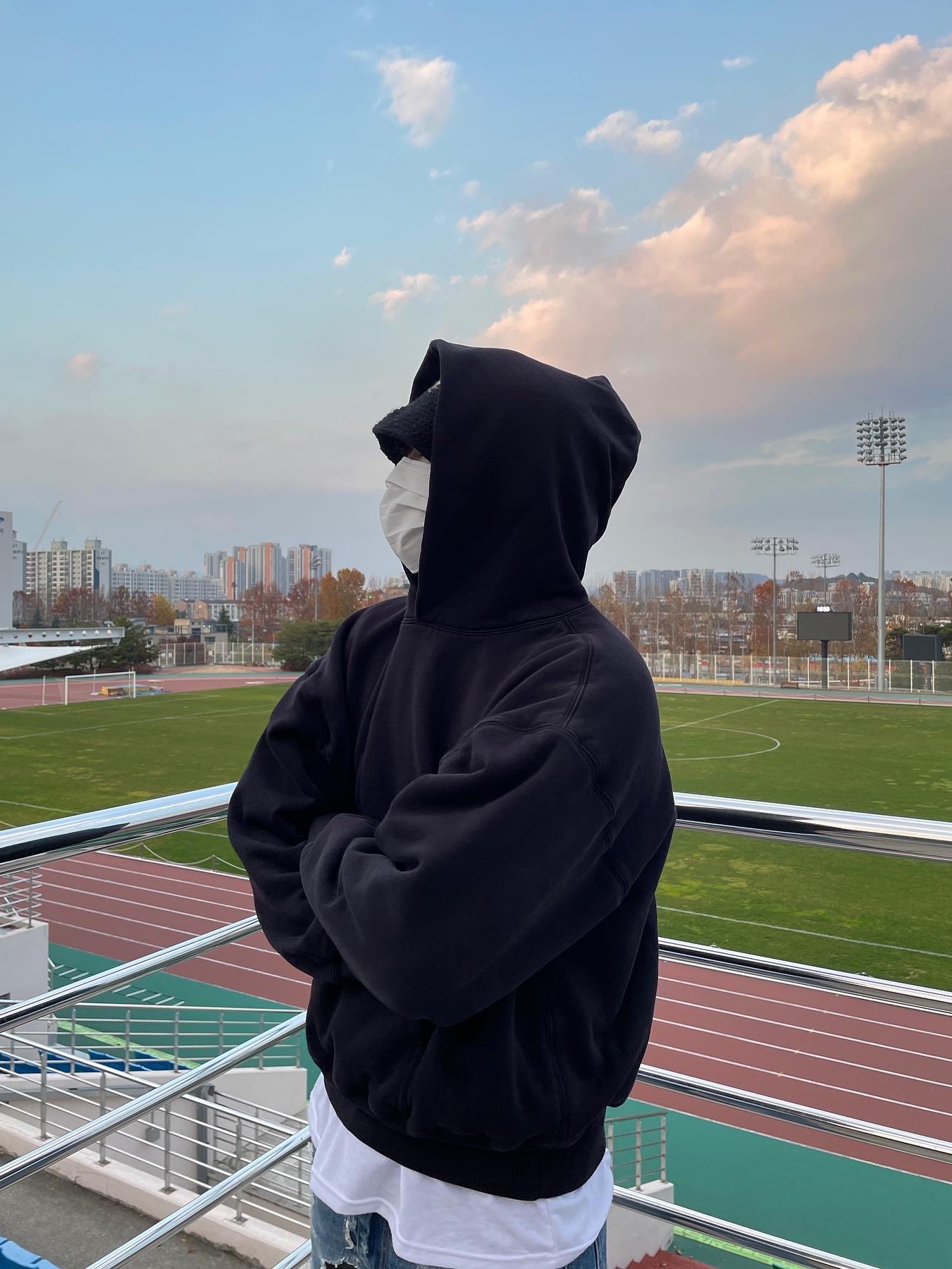 Yeezy Gap Hoodie Black, Vans Vault x Better Gift Shop Style 36 VLT LX Grey Green 착용 스타일 - 2