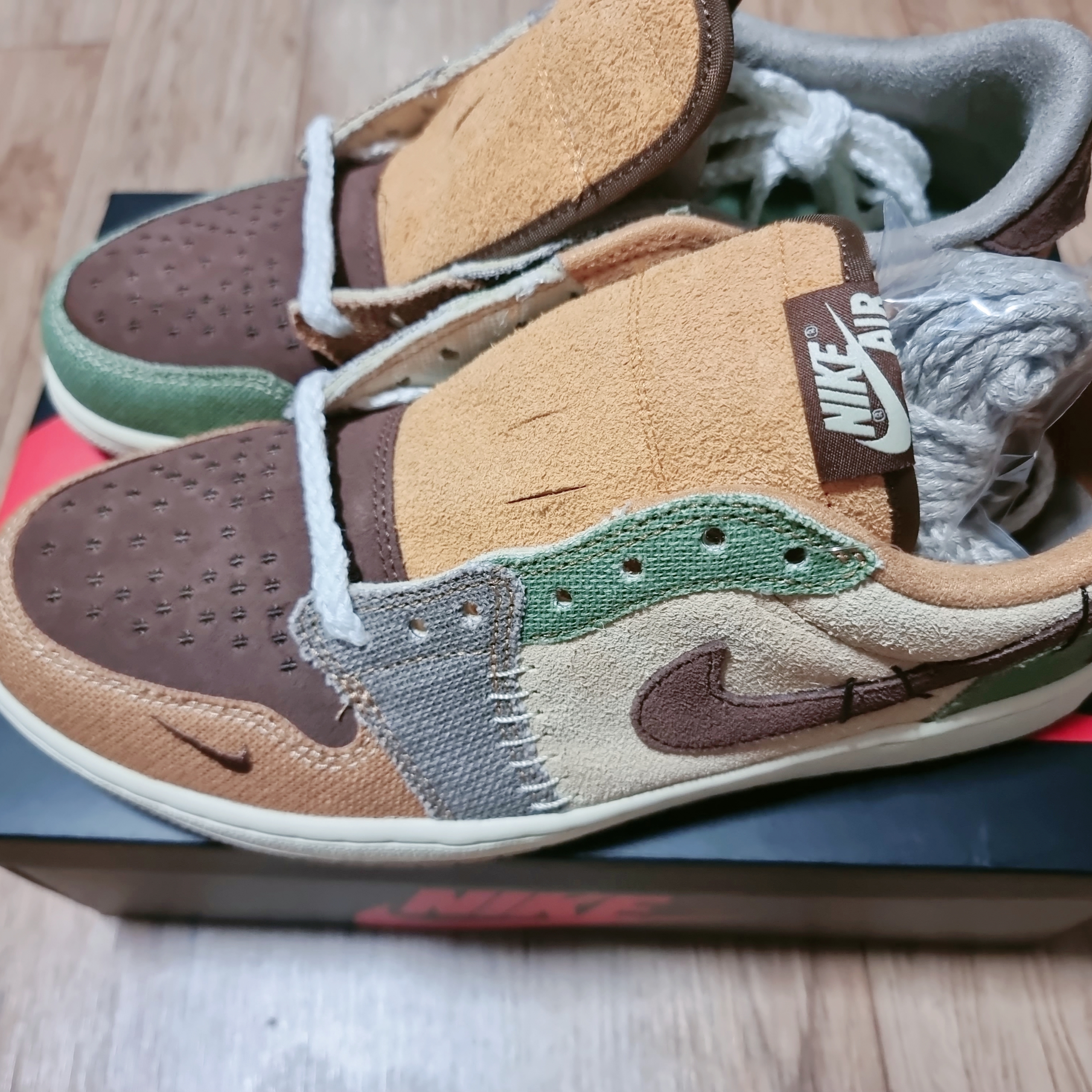 Jordan 1 x Zion Williamson Retro Low OG Flax and Oil Green 착용 스타일 - 1