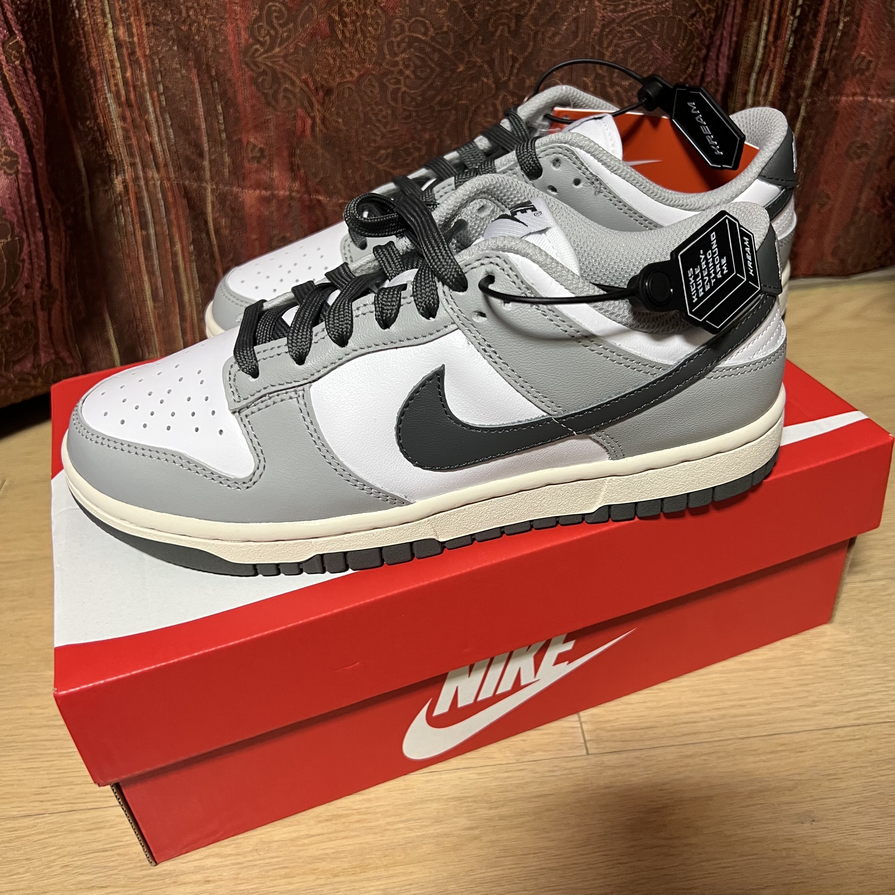 (W) Nike Dunk Low Light Smoke Grey 착용 스타일 - 1