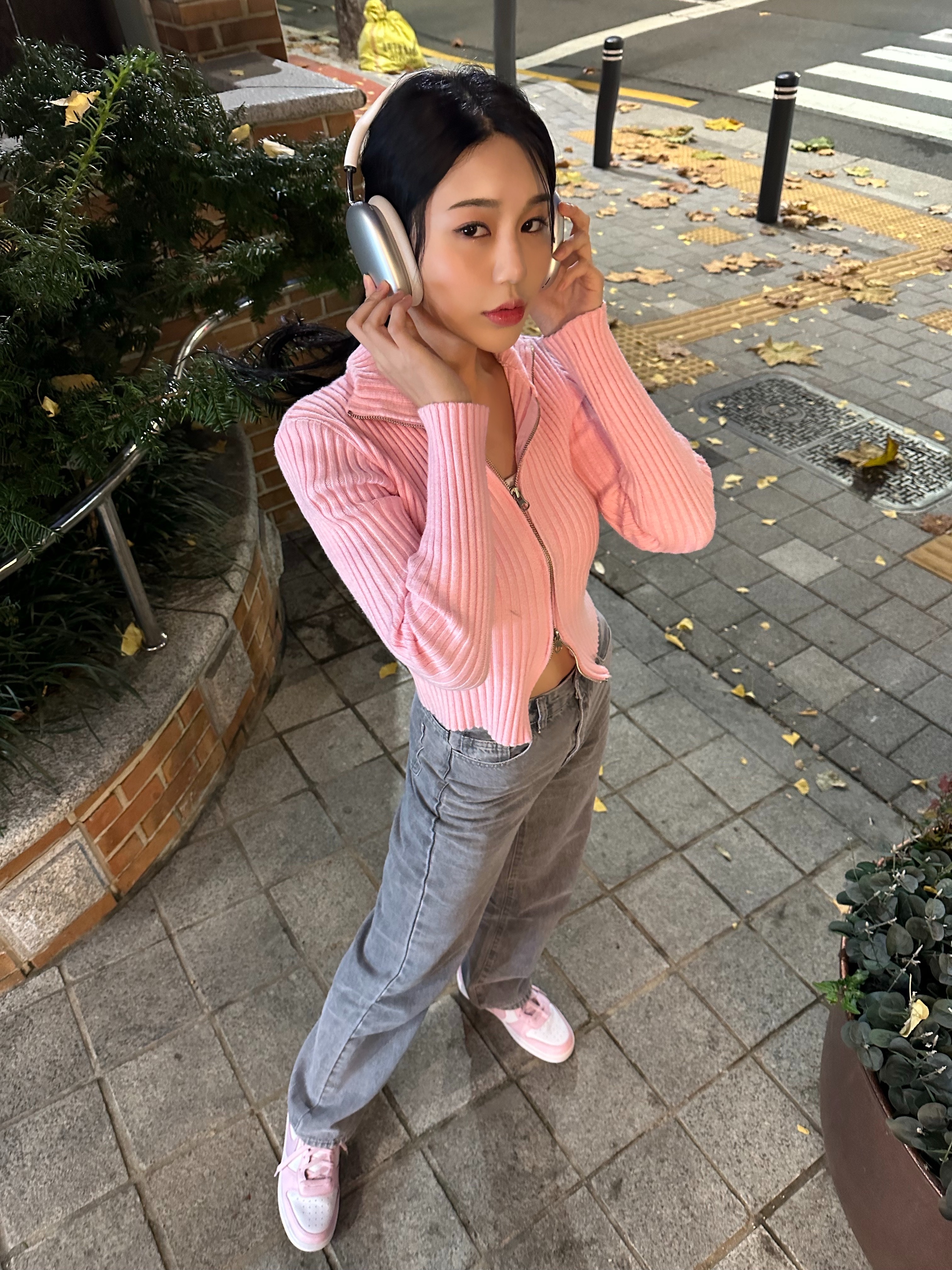 (GS) Nike Court Borough 2 SE White Pink Foam, Apple AirPods Max Lightning Silver (Korean Ver.) 착용 스타일 - 1