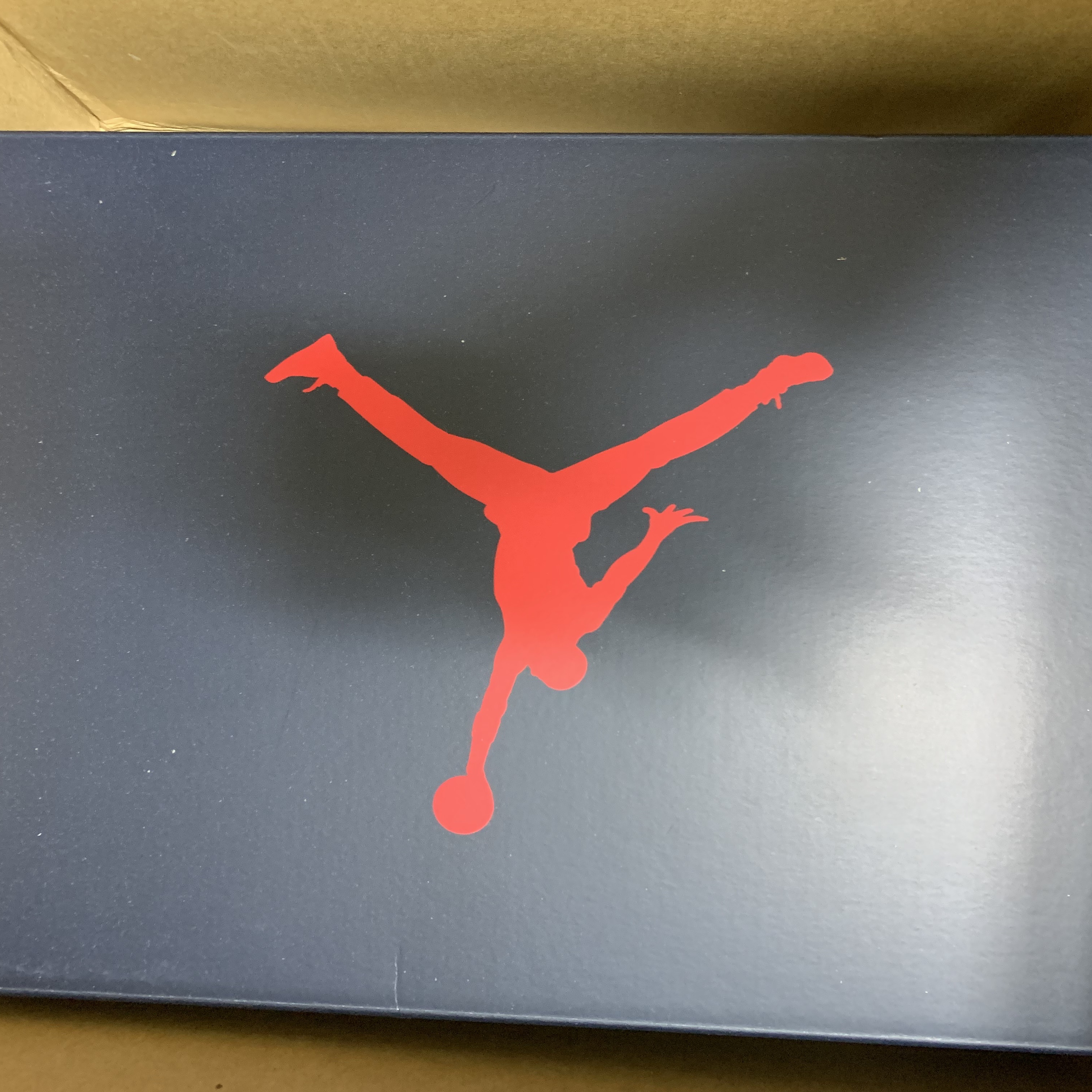 Jordan 7 x Trophy Room Retro SP True Red and Obsidian 착용 스타일 - 1