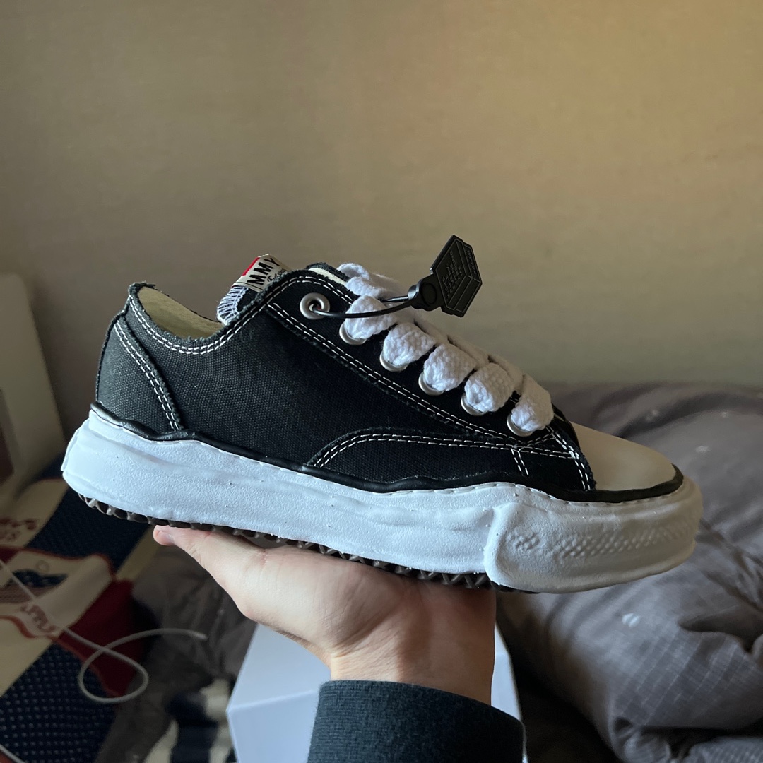 Maison Mihara Yasuhiro Peterson OG Sole Canvas Low Sneakers Black 착용 스타일 - 1