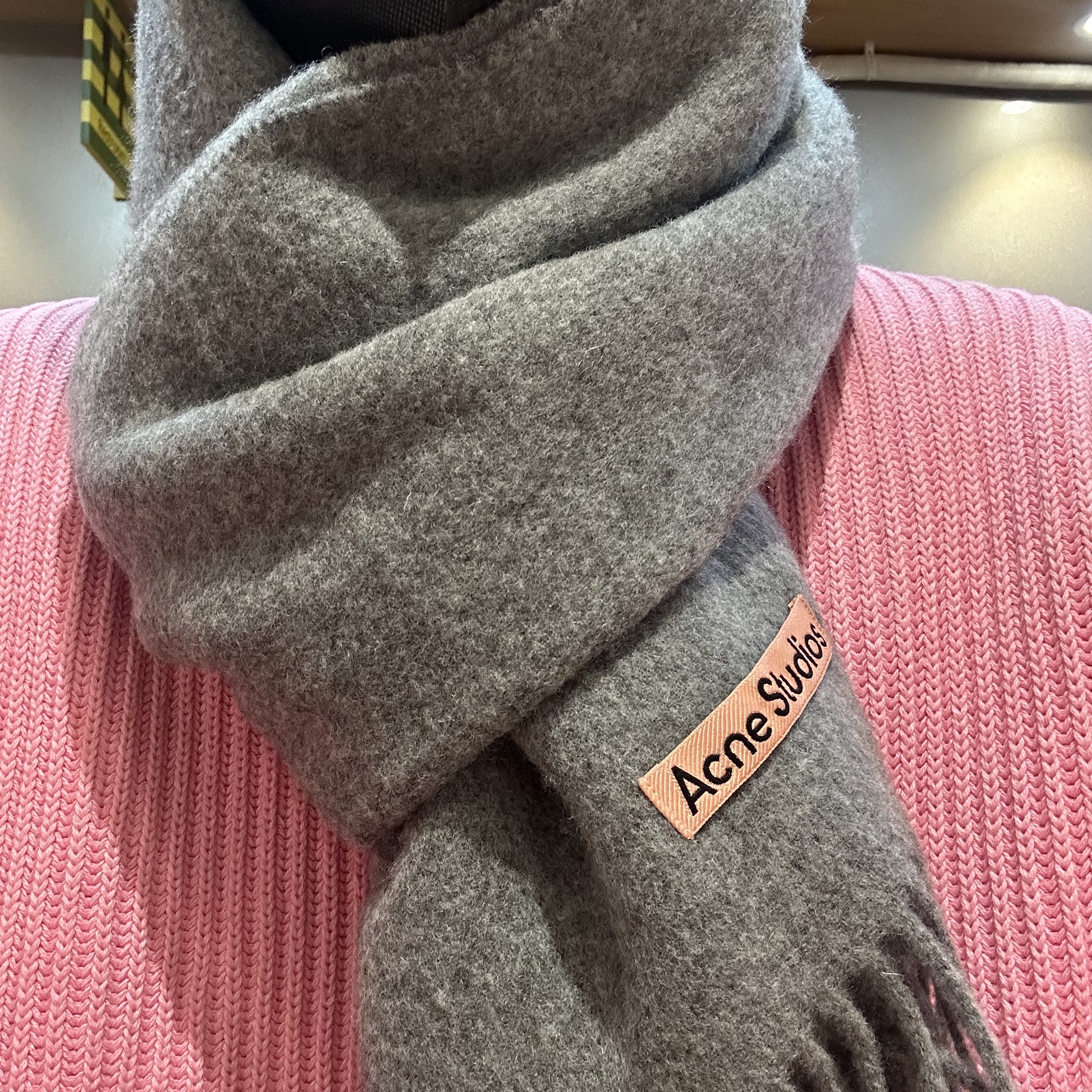 Acne Studios Canada New Oversized Muffler Grey Melange 착용 스타일