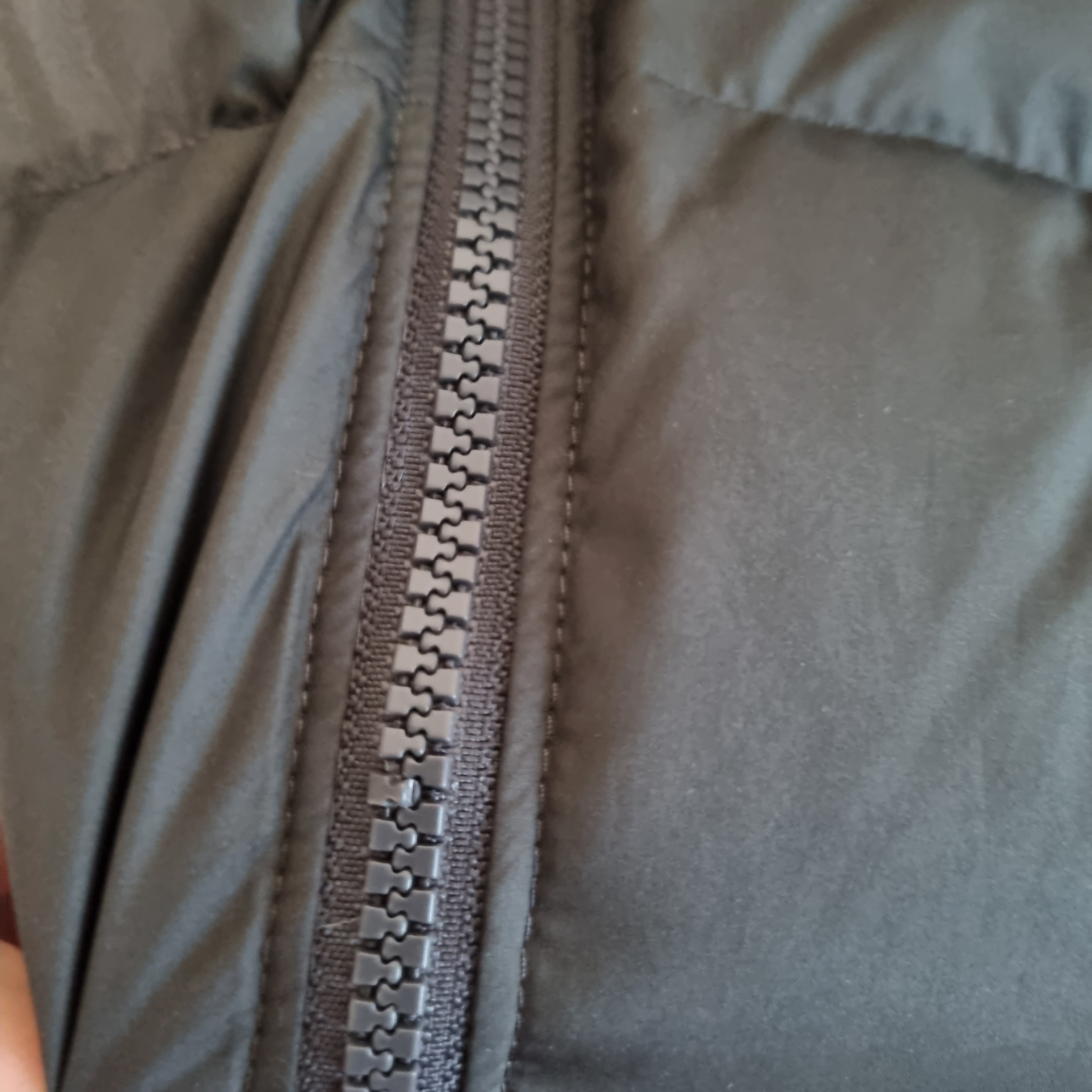 The North Face 1992 Nuptse Jacket Charcoal 착용 스타일