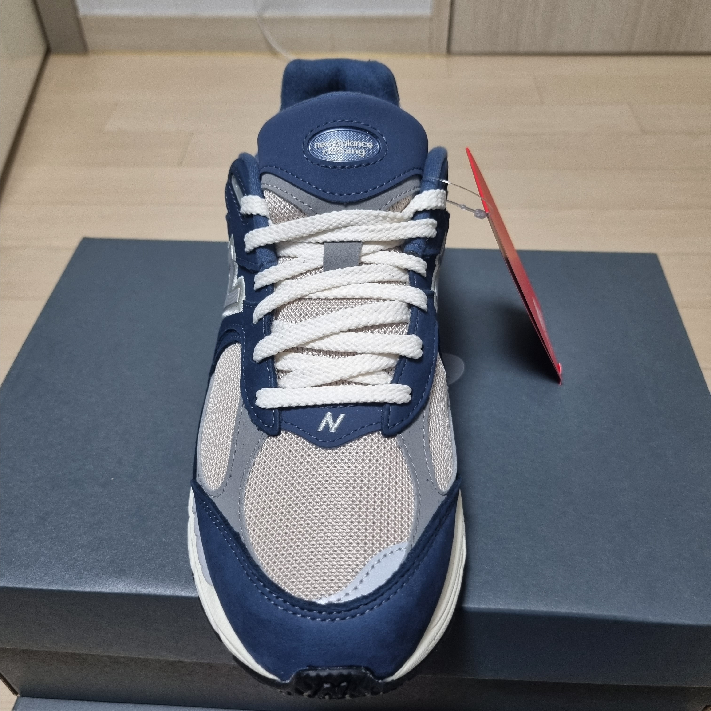 New Balance 2002R Vintage Indigo 착용 스타일 - 2