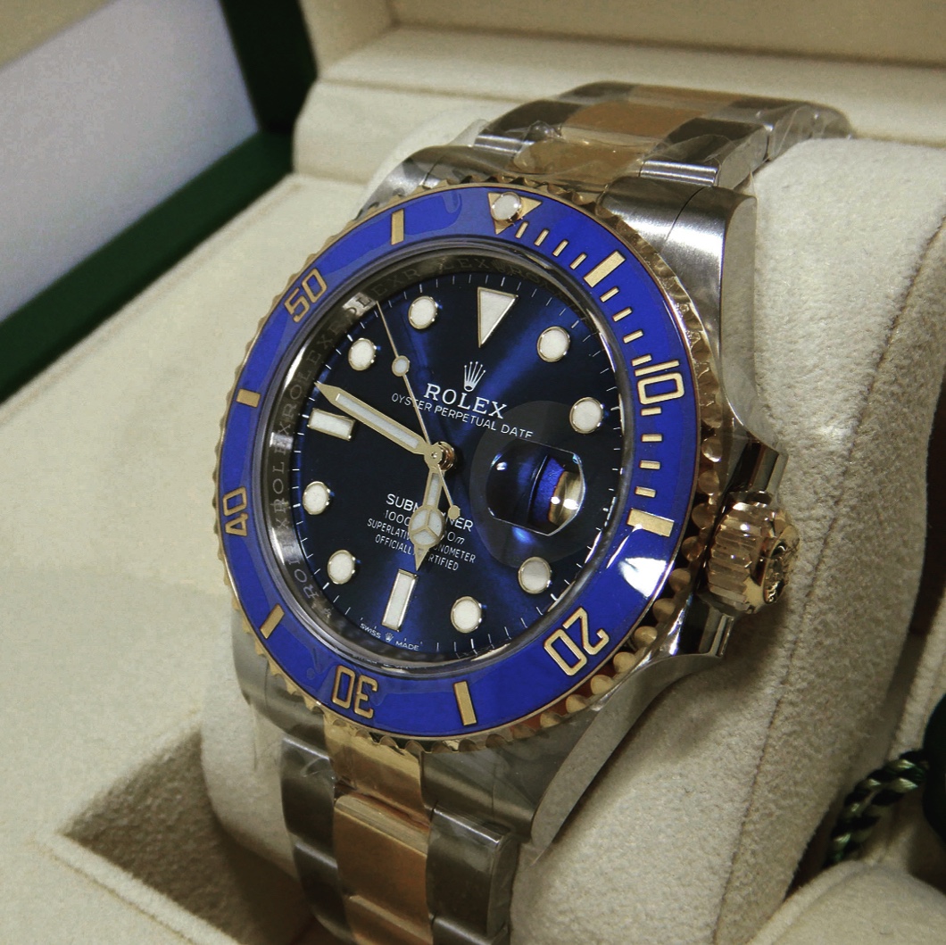 Rolex Submariner Date 41mm 126613LB Royal Blue Oyster 착용 스타일