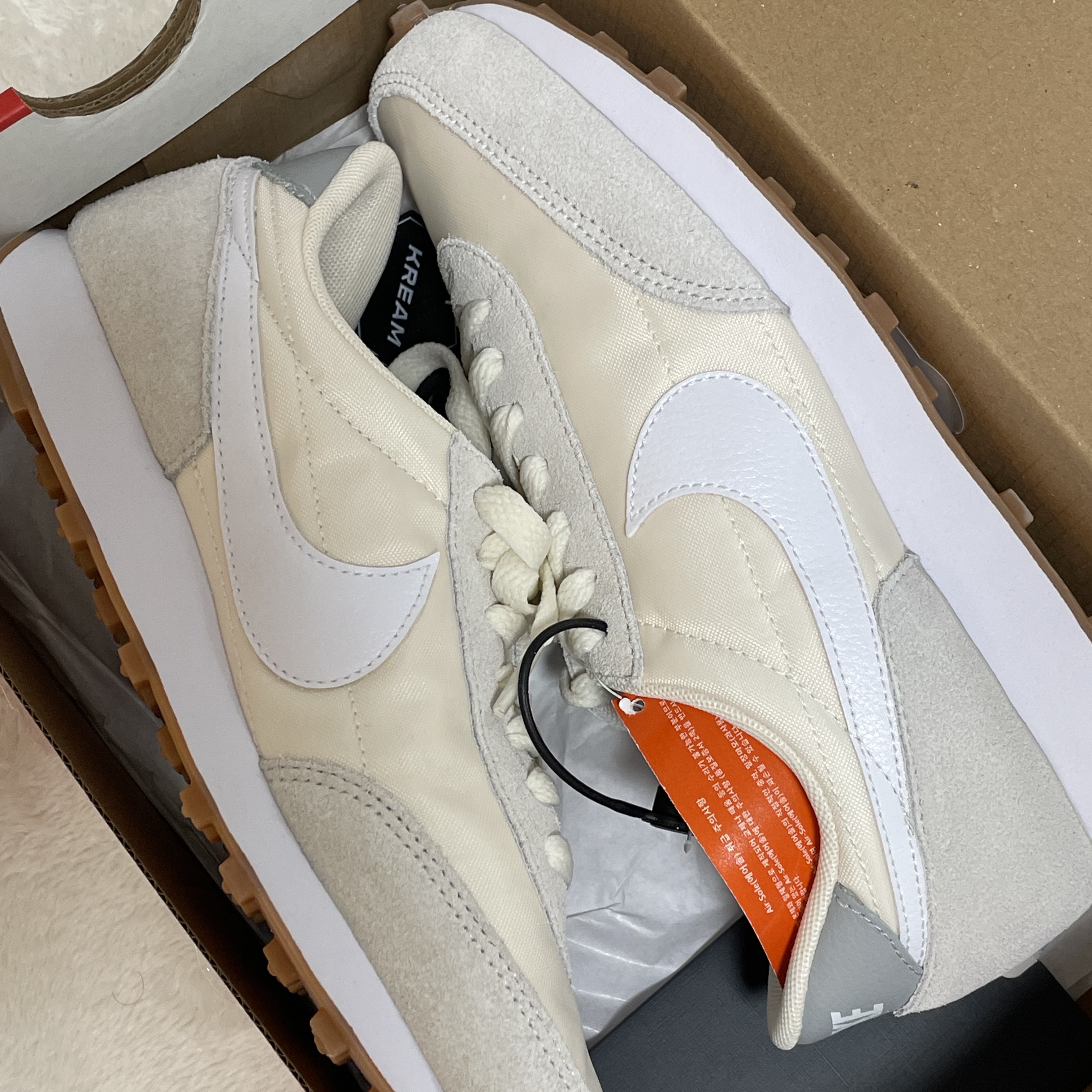 (W) Nike Daybreak Summit White 착용 스타일