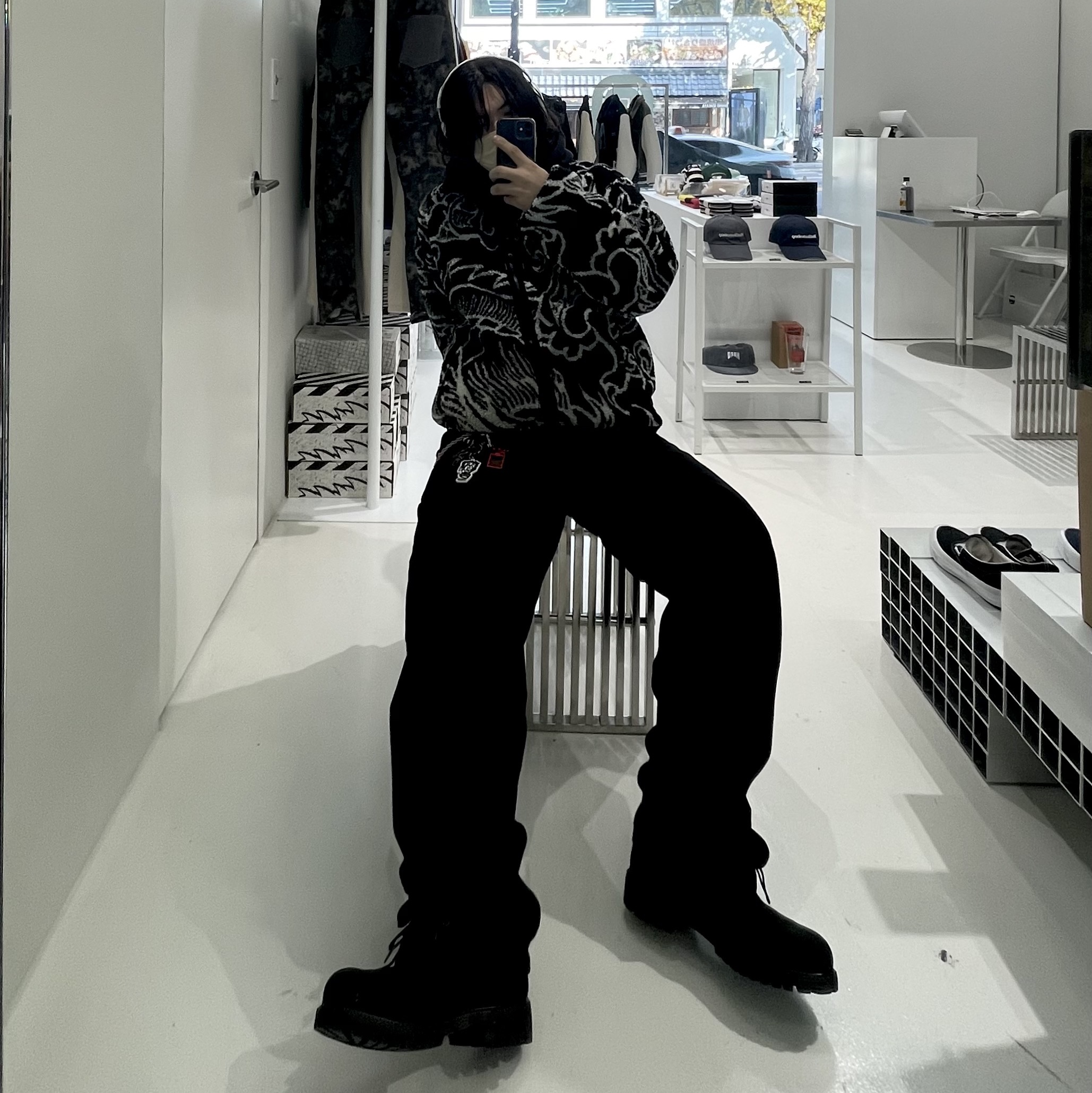 Stussy Dragon Sherpa Jacket Black, Apple AirPods Max Lightning Silver (Korean Ver.) 착용 스타일