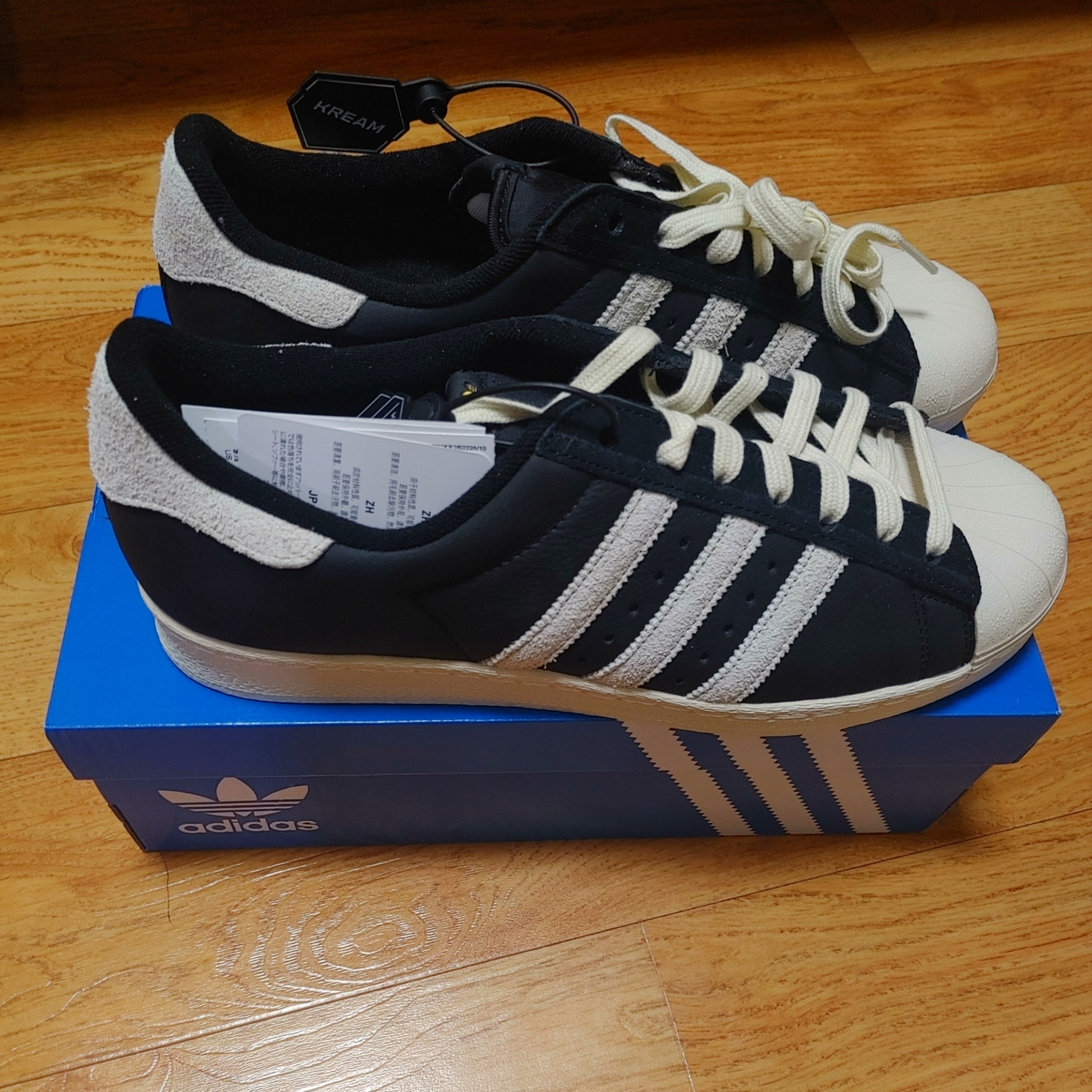 Adidas Superstar 82 Black White 착용 스타일