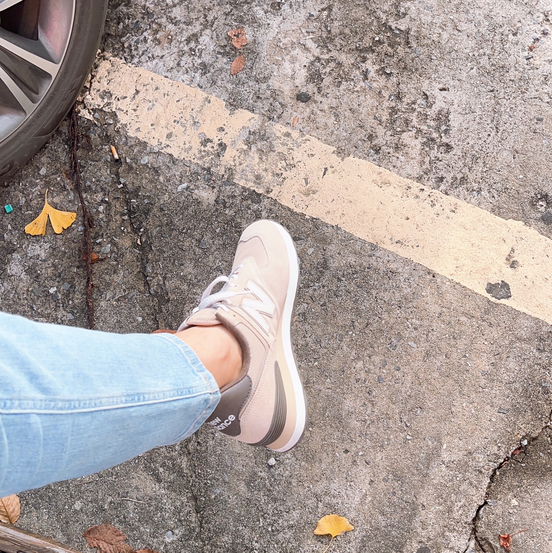 New Balance 574 Brown 착용 스타일 - 2