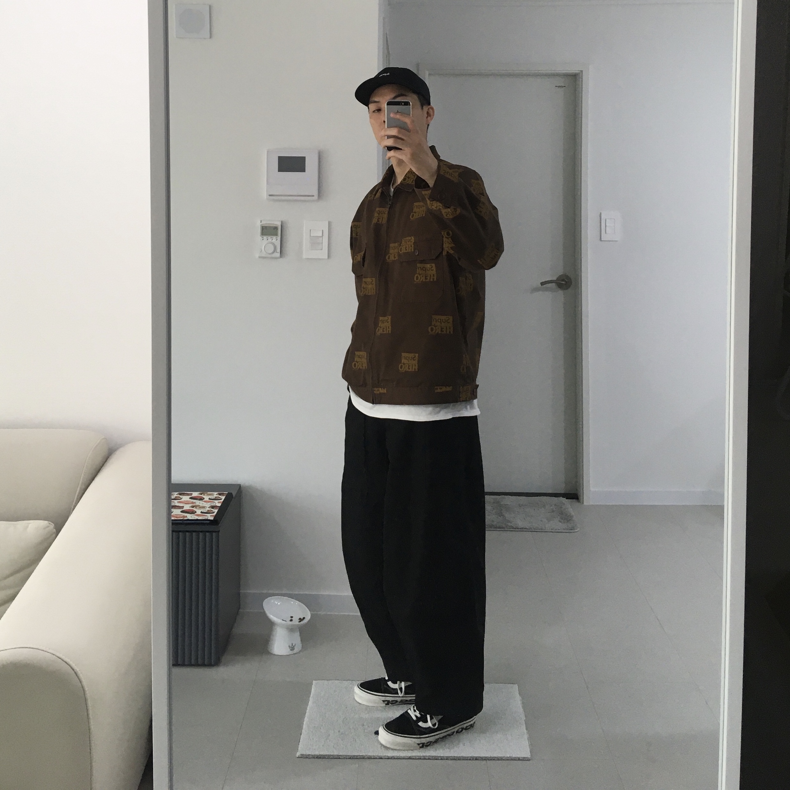 Supreme Antihero Work Jacket Brown - 22SS, Supreme Brushed Cordura Small Box 6-Panel Black - 22FW 착용 스타일 - 1