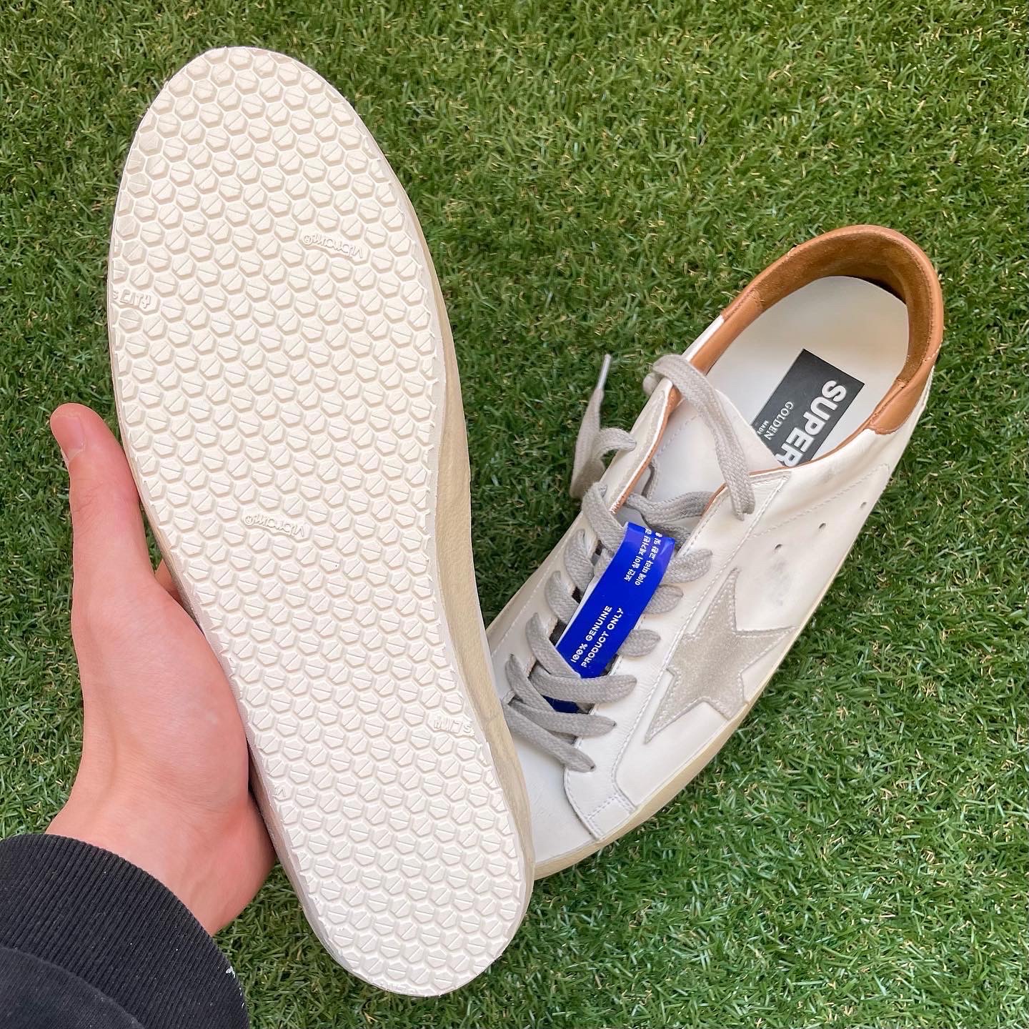 (W) Golden Goose Superstar White Brown Heel Tab Sneakers 착용 스타일 - 2