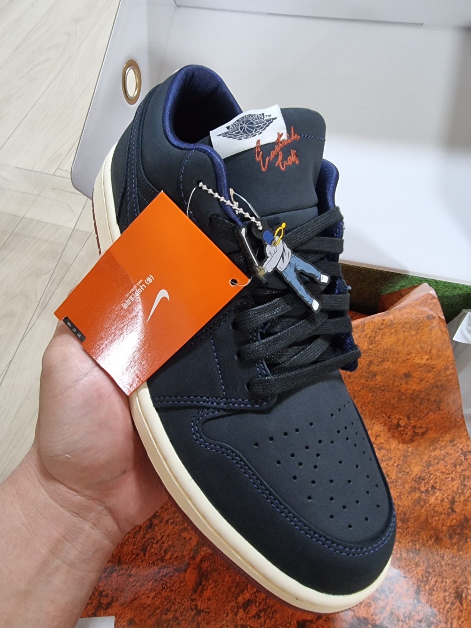 Jordan 1 x Eastside Golf Low Midnight Navy 착용 스타일 - 3